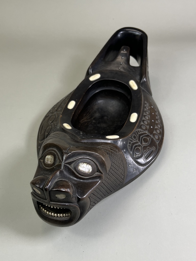 A Fine Tlingit Seal Grease Bowl. Northwest Coast, Canada, ca Late 19th Century.An expertly carved - Image 4 of 6