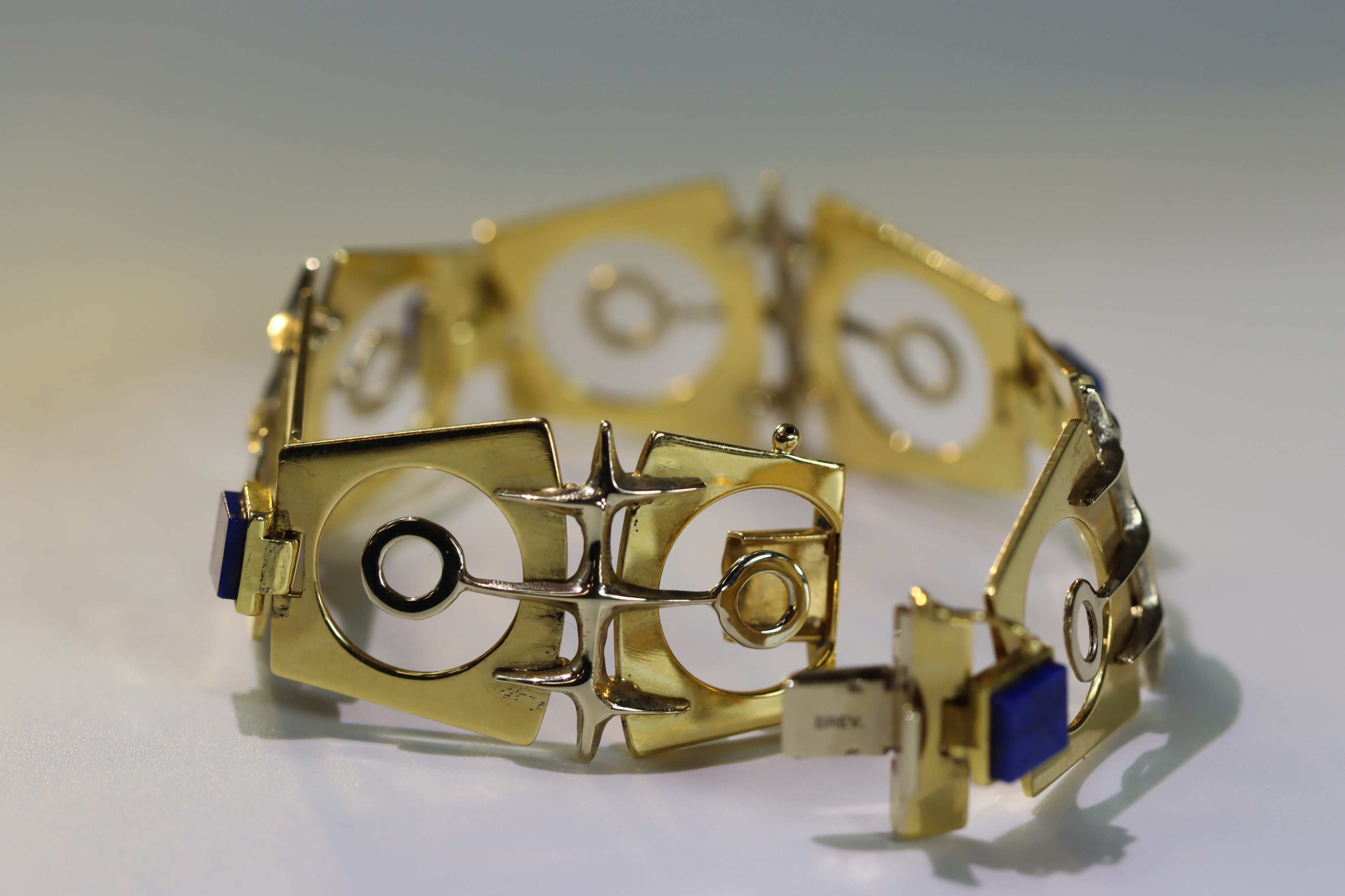 An Italian 18k Gold Bracelet set with Lapis lazuli, designed by Galoppi. Fully signed. Weight 44. - Image 14 of 15