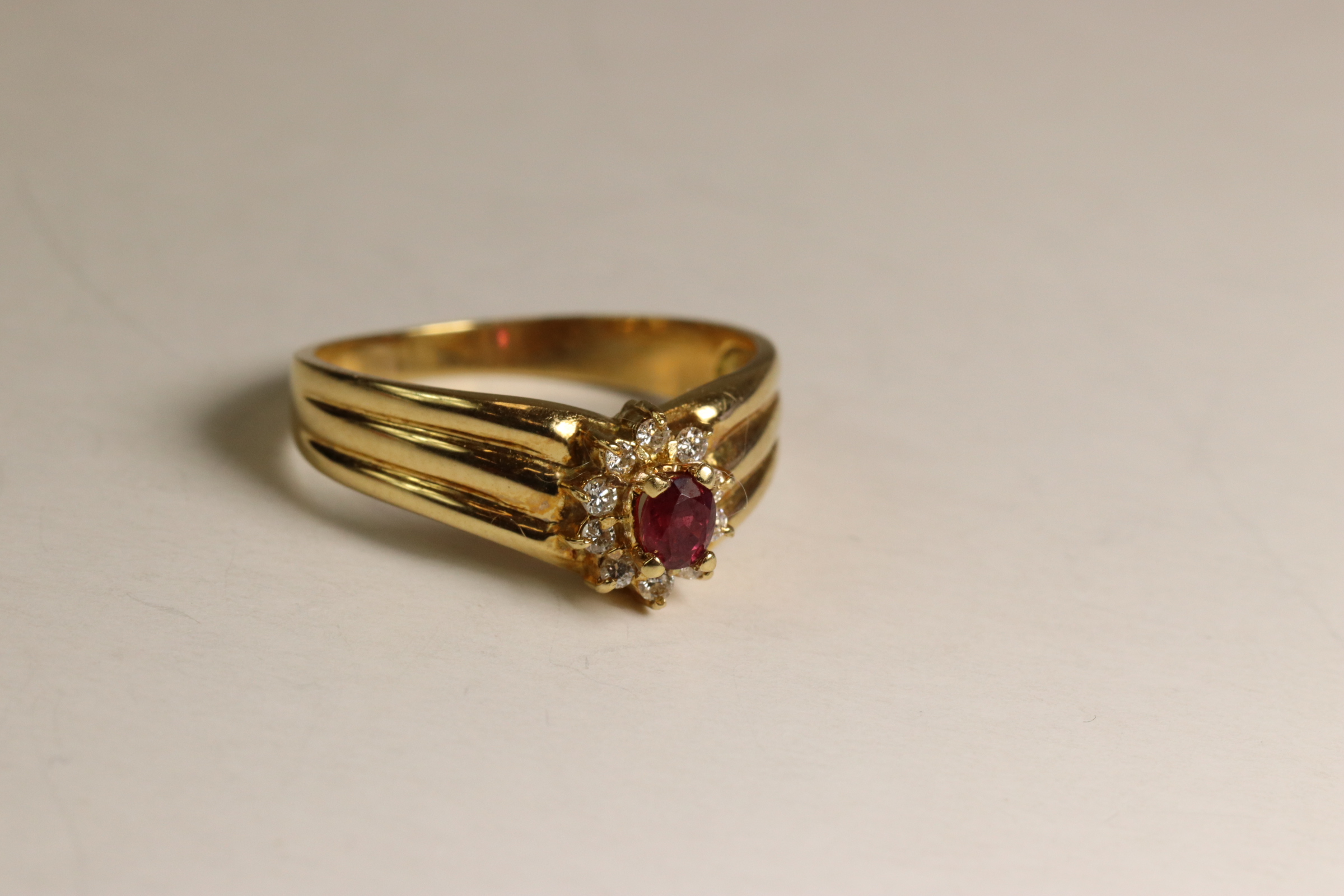 A Small Ruby and Diamond Cluster Ring,  Mounted in 18 ct yellow gold 3.07g, size M-N - Image 3 of 6