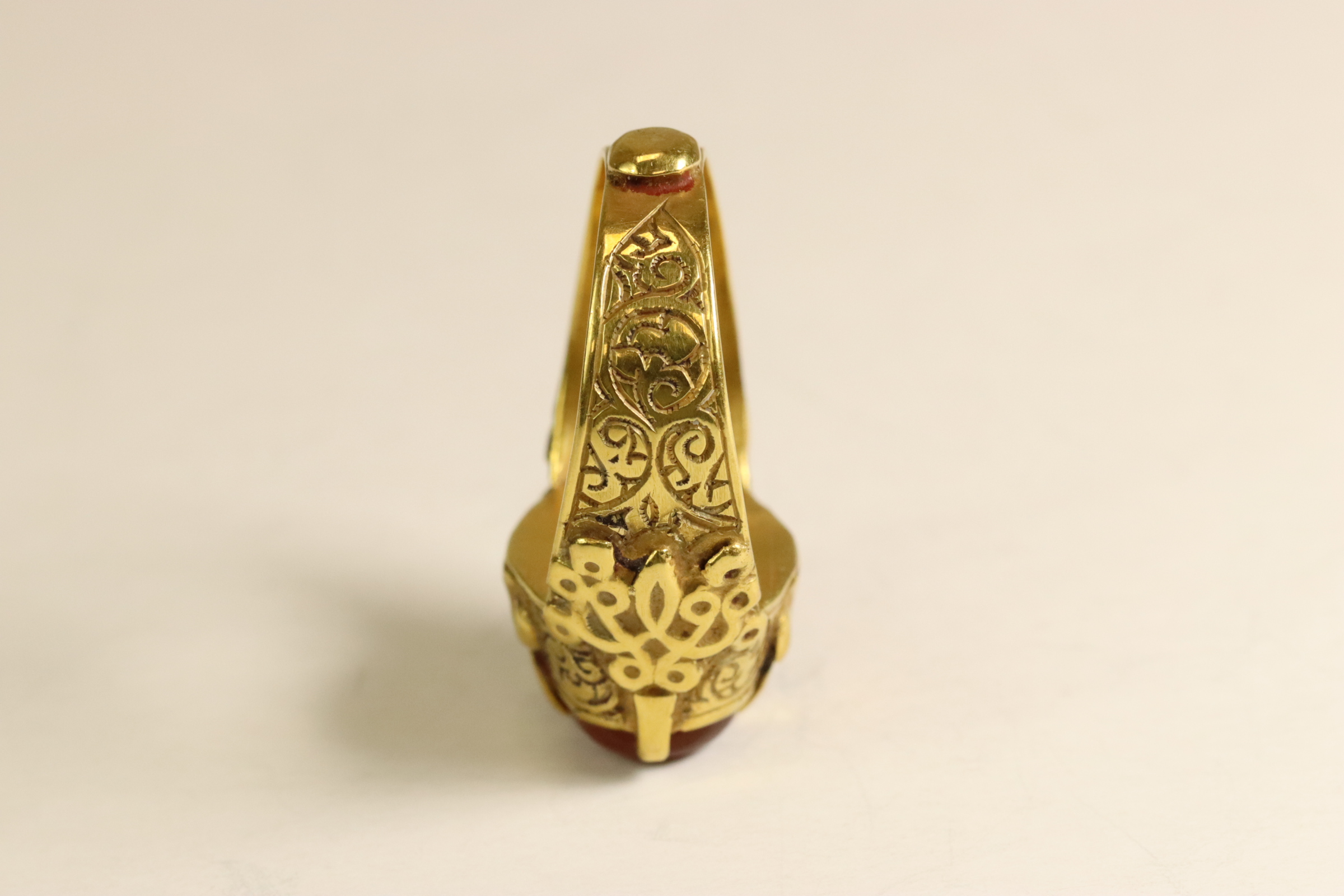 An ancient-style Carnelian Intaglio and Yellow Gold Dress Ring The oval intaglio engraved with a - Image 7 of 8