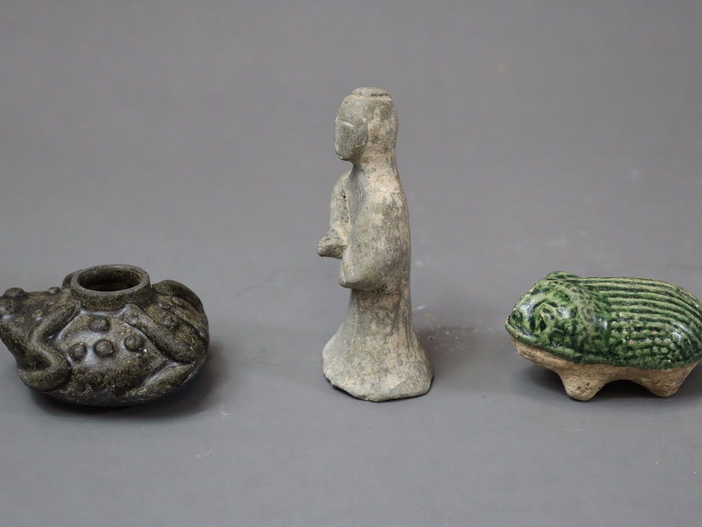 A Miniature Pottery Figure, Han dynasty, together with a Sawankhalok stoneware toad waterdropper, - Image 4 of 7