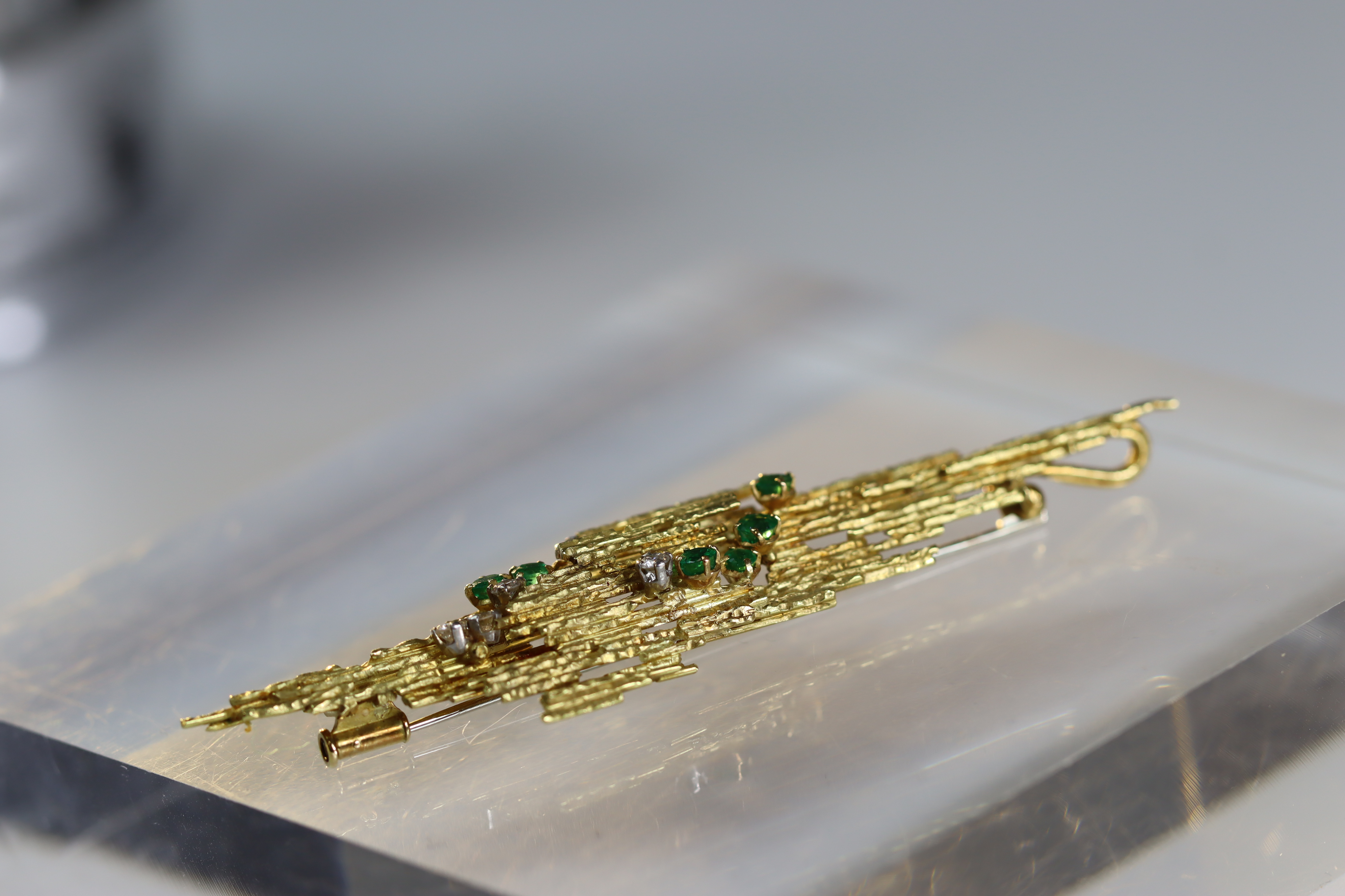 Andrew Grima, An 18 Ct Gold and Emerald Pendant Brooch, dated with n 1968 - Image 3 of 10