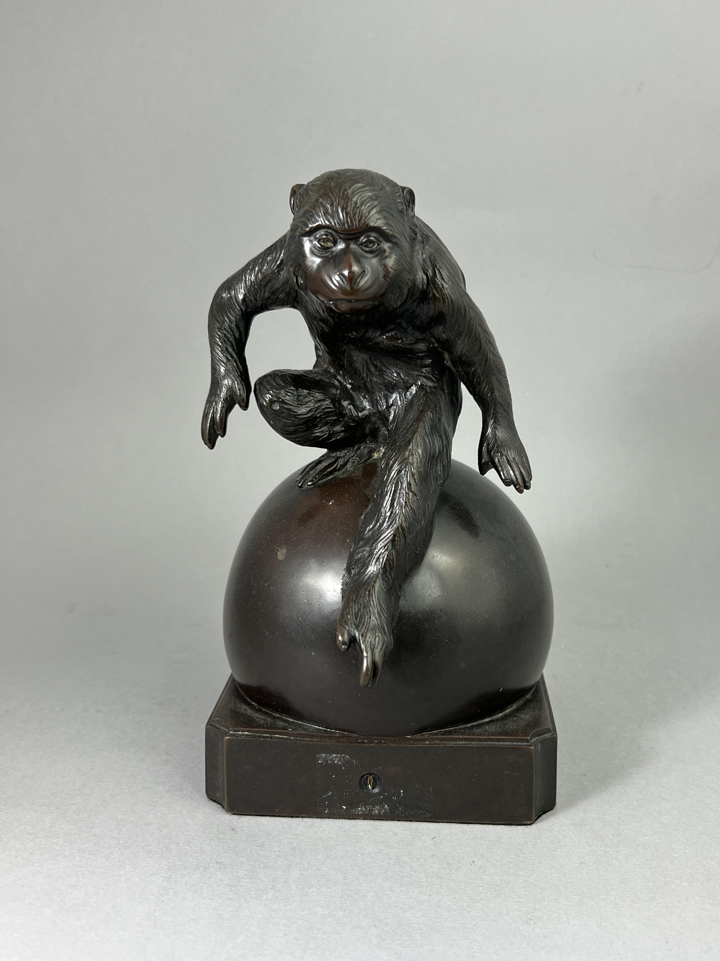 A Bronze Monkey, Meiji/Taisho periodthe lively animal poised as if to spring off the sphere he - Bild 2 aus 10