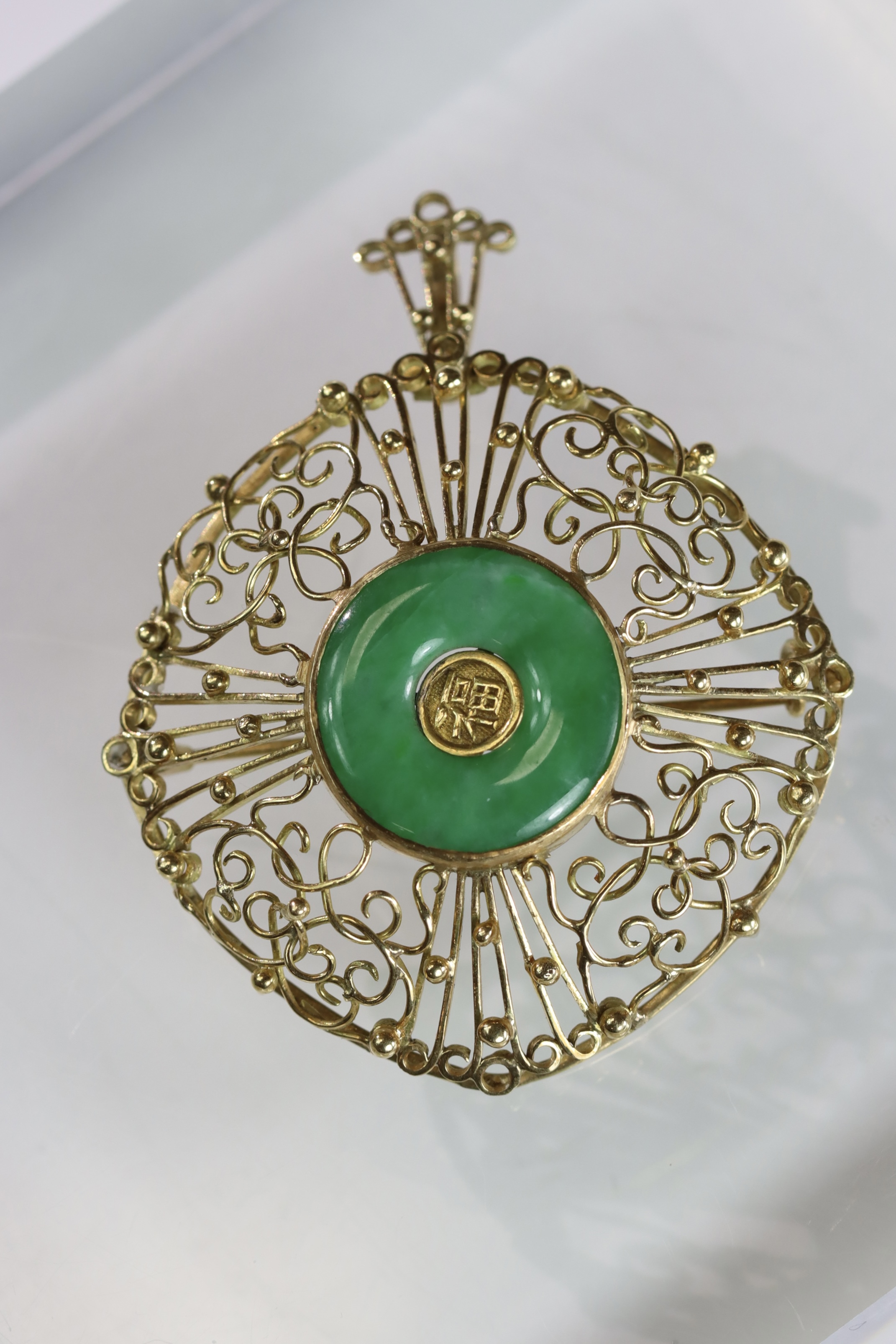A 1960s Apple Green Jadeite Bi Disc and 18 ct Yellow Gold Pendant/Brooch, in entwined wirework - Image 13 of 14
