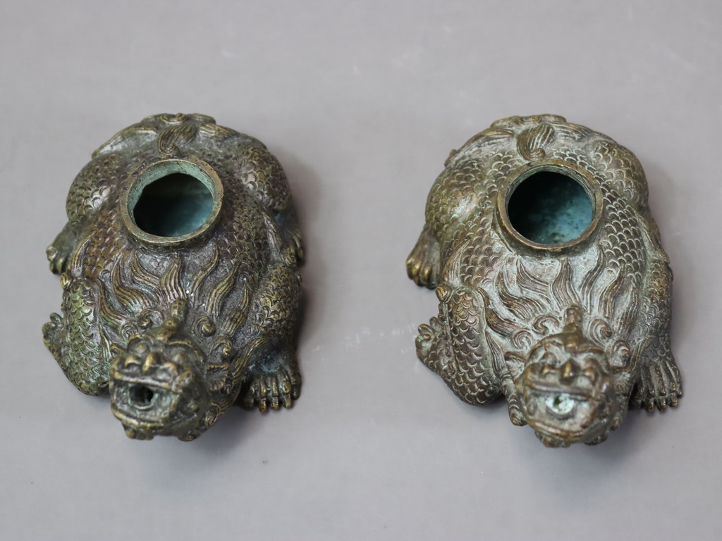A Pair of Bronze Chimera WaterdroppersA Pair of Bronze Chimera Waterdroppers L:10.5gm, Weight: 429g, - Image 4 of 7