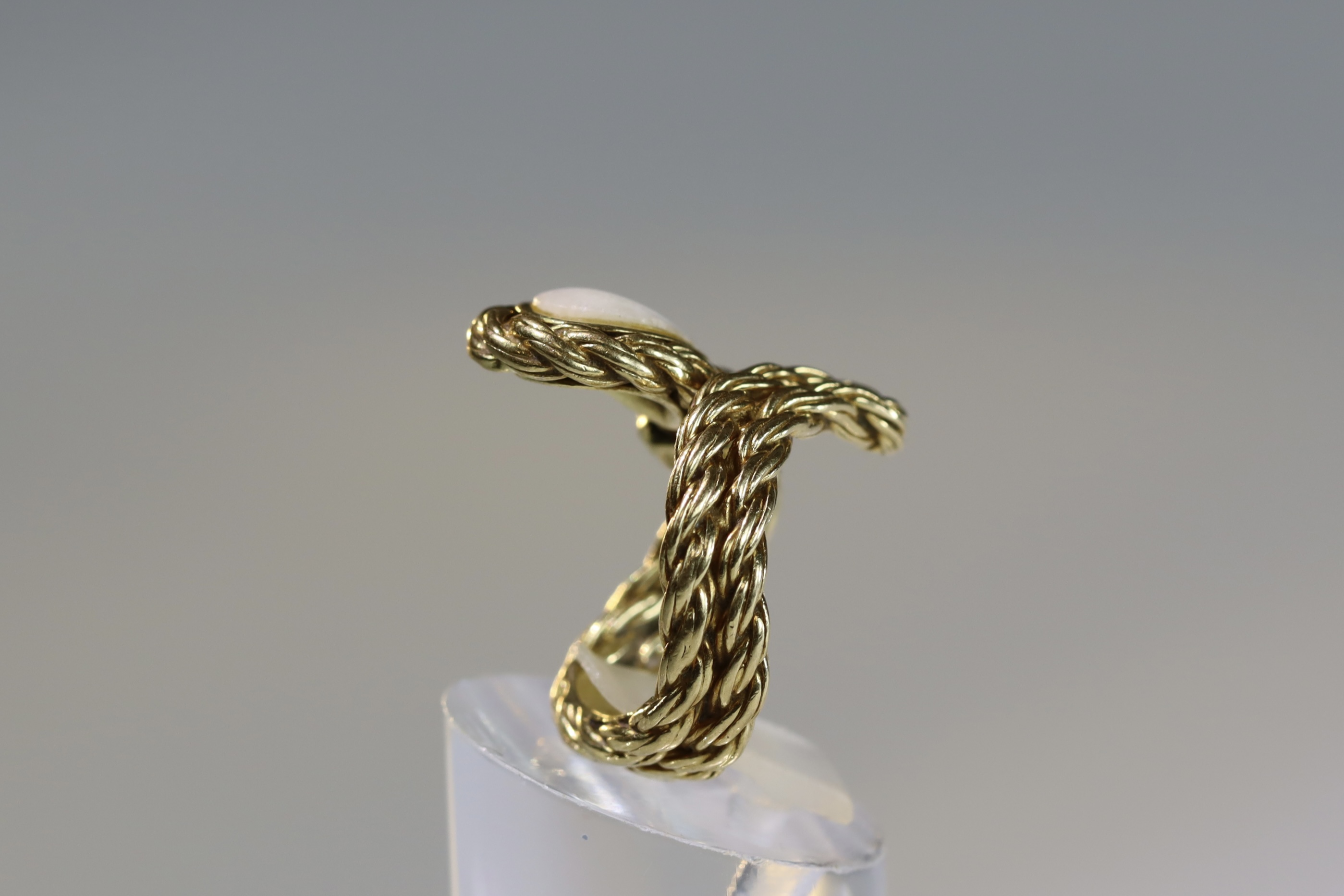 A Kutchinsky White Coral Ring set in 18k Gold, signed in full.dated 1975 size j size j - Image 3 of 14