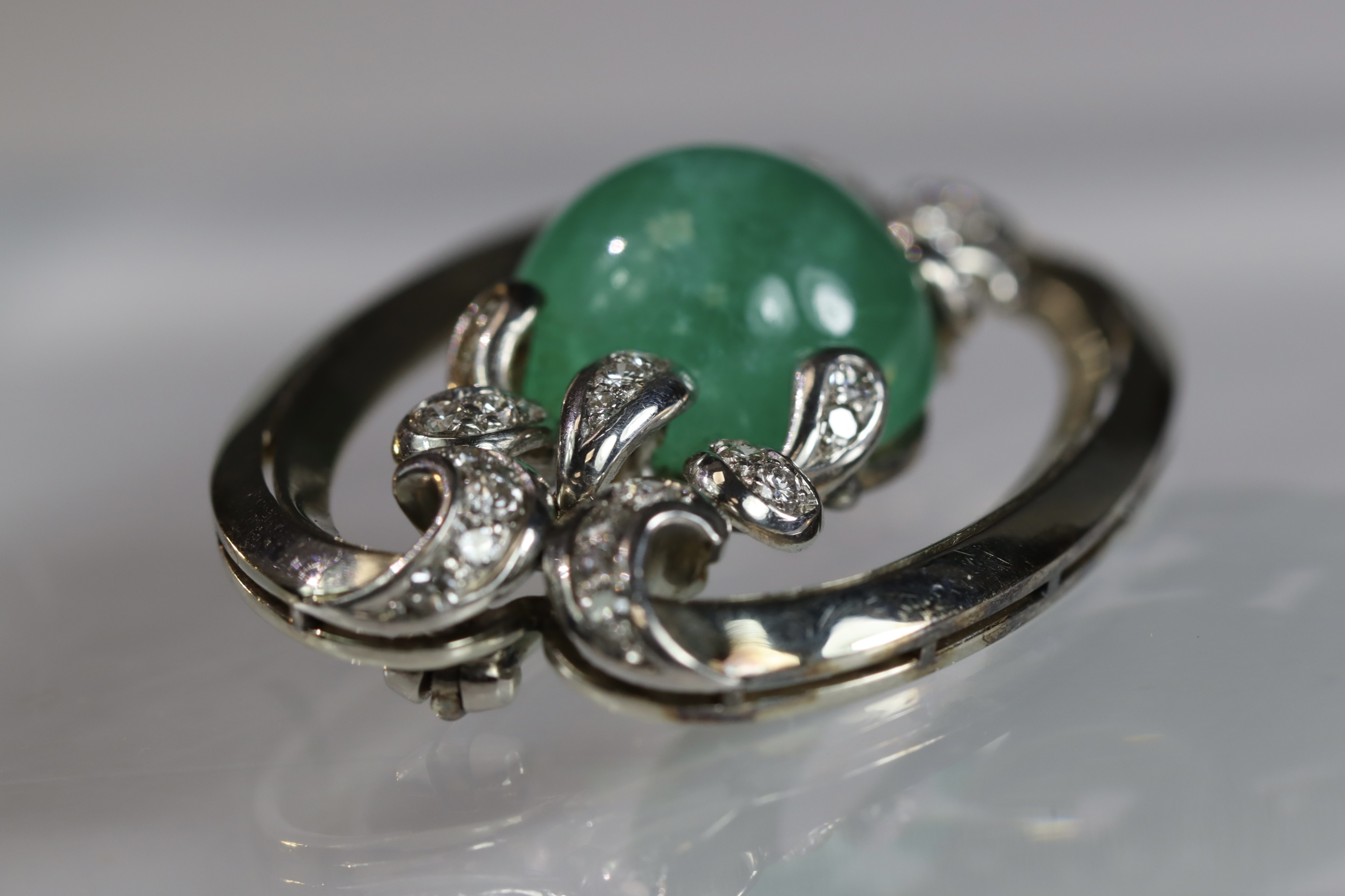 An Impressive 1940s Cabochon Emerald Diamond Brooch, set to the centre with a circular cabochon - Image 7 of 12