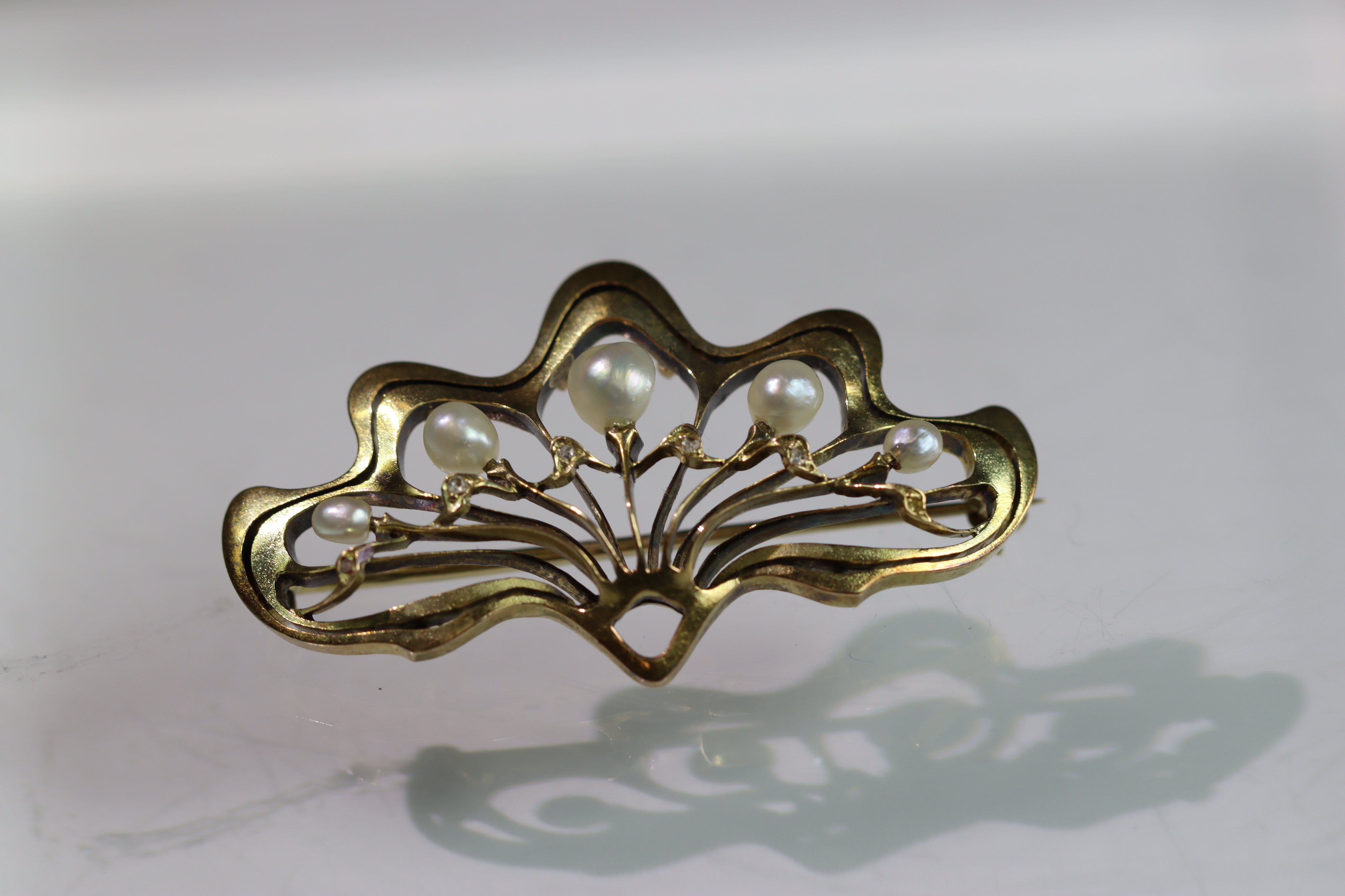 A Natural Pearl and Yellow Gold Brooch, circa 1910 of Art Nouveau style set with five graduated - Image 3 of 11