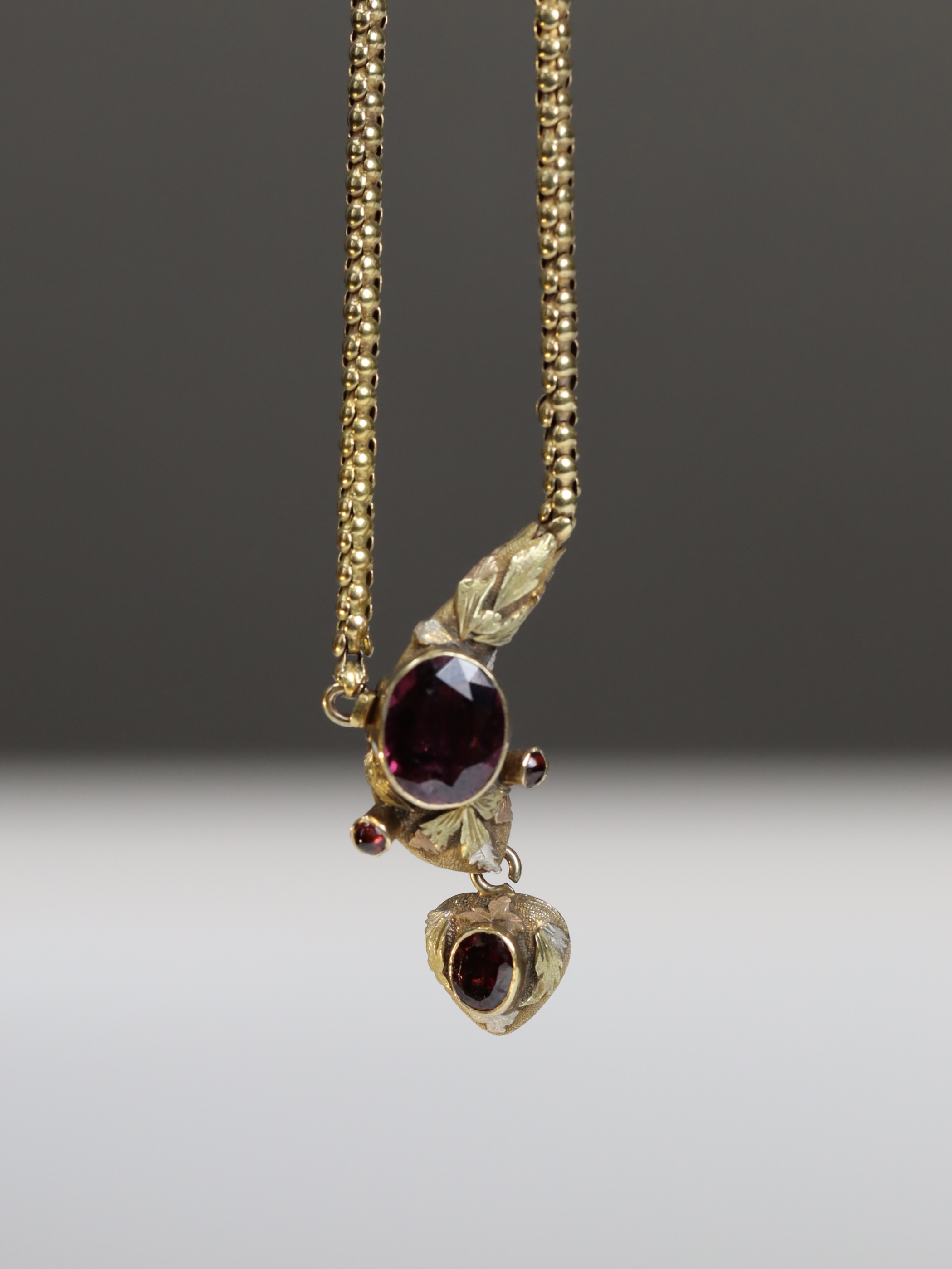 An Antique Cabochon Garnet and Gold Snake Necklace, circa 1860, the head formed from a cabochon - Bild 7 aus 11