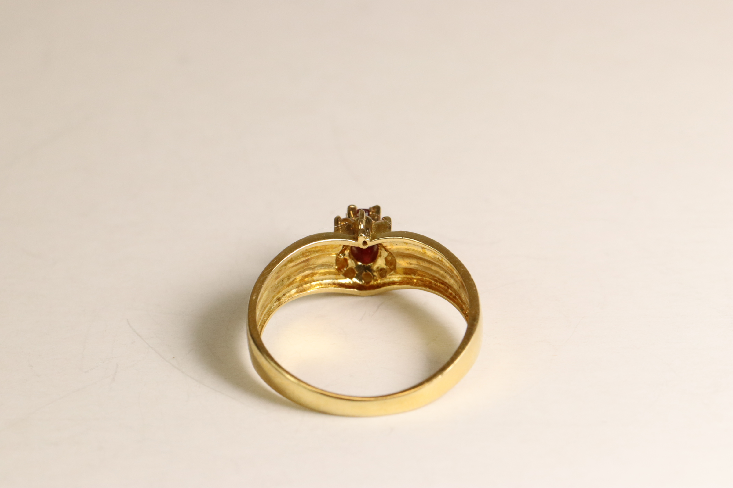 A Small Ruby and Diamond Cluster Ring,  Mounted in 18 ct yellow gold 3.07g, size M-N - Image 4 of 6