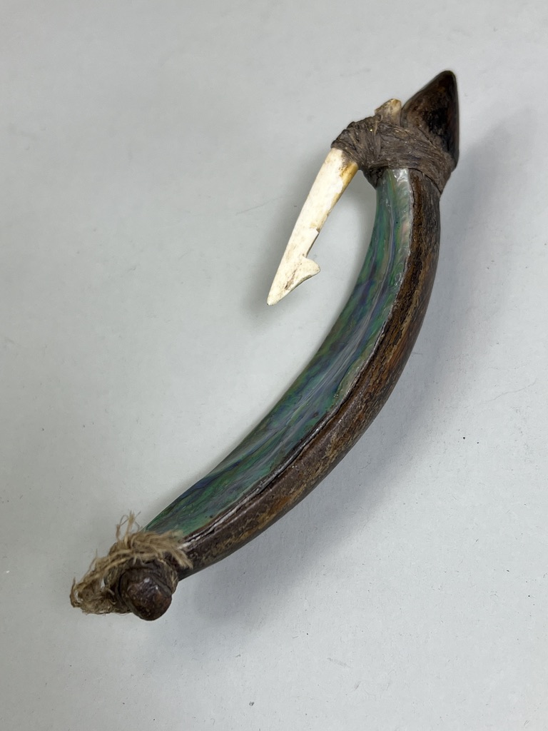 A Large Maori Fish Hook. New Zealand. Ca. 19th century.A good Maori fish lure made with wood, - Image 4 of 11