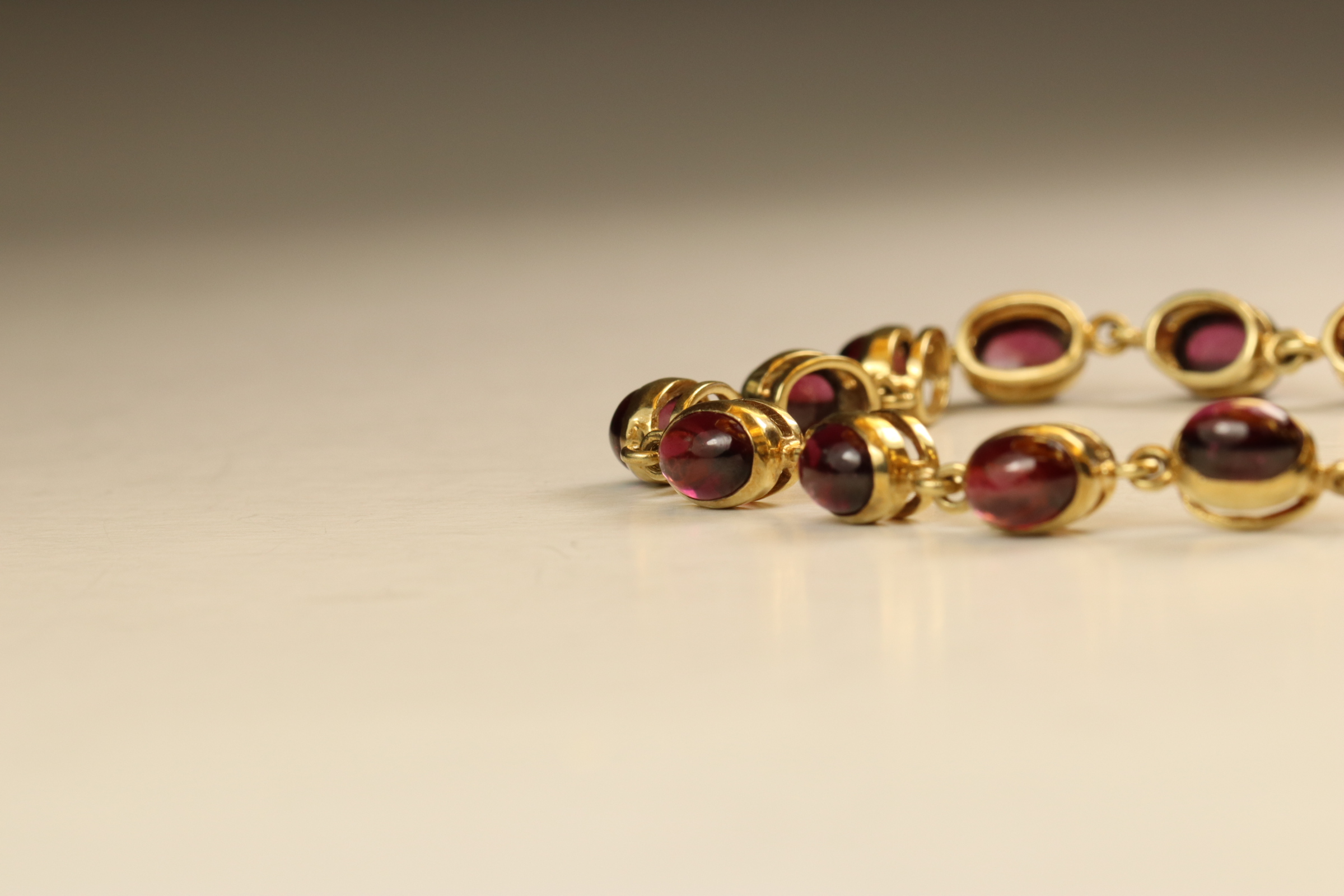 A Cabochon Garnet and 9 ct Yellow Gold Bracelet, Composed of sixteen oval shaped cabochon - Image 3 of 5