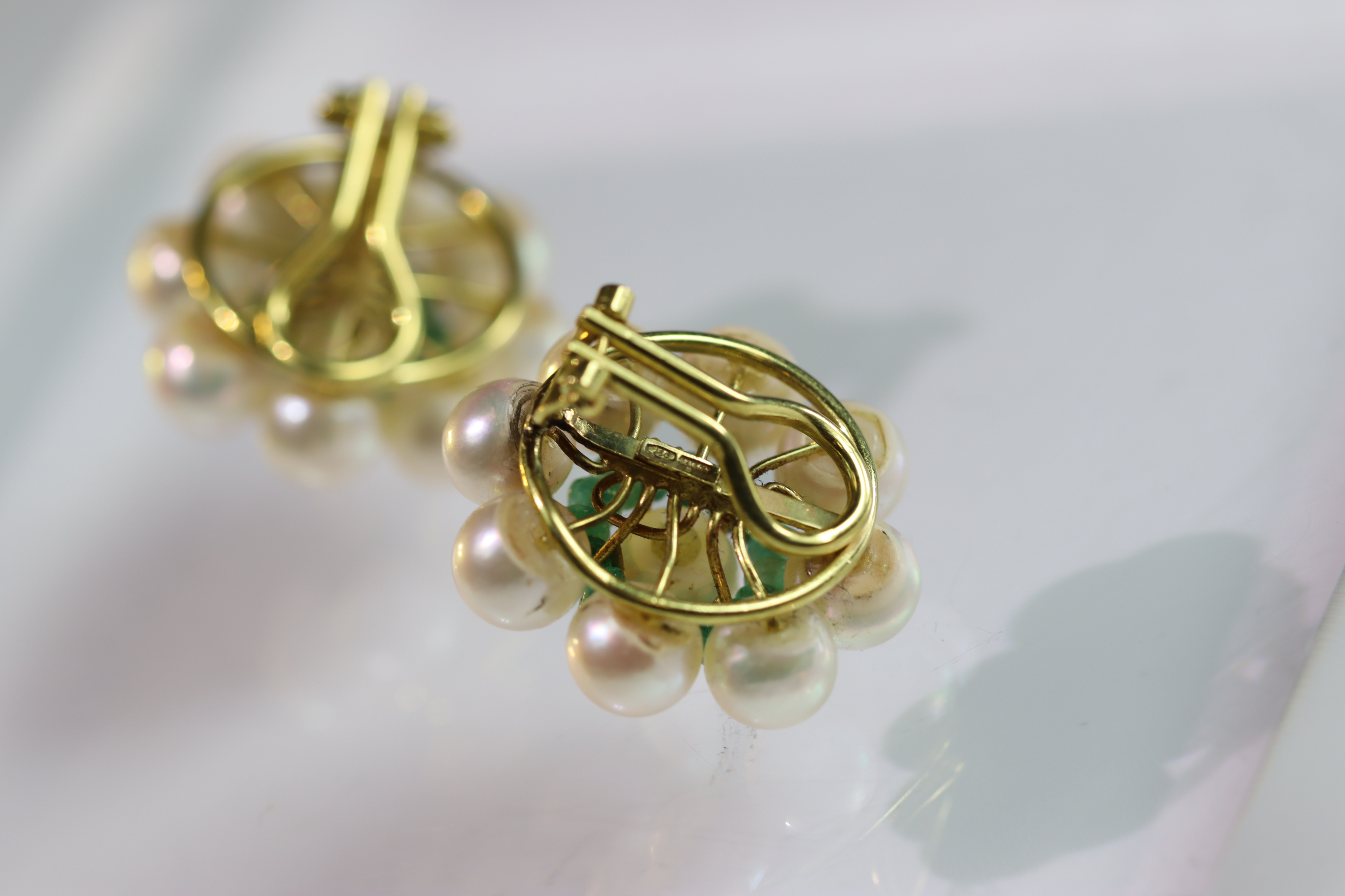 A Pair of Cultured Pearl and Emerald Circular Cluster Earrings each set with a 7.9mm cultured - Image 10 of 13