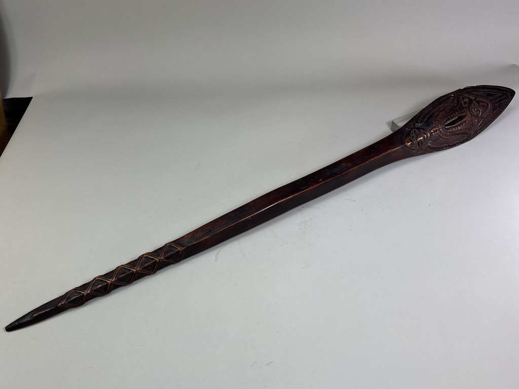 A Fine Prestige Wooden Staff Solomon Islands, Late 19th/early 20th century.This prestige staff - Image 3 of 6