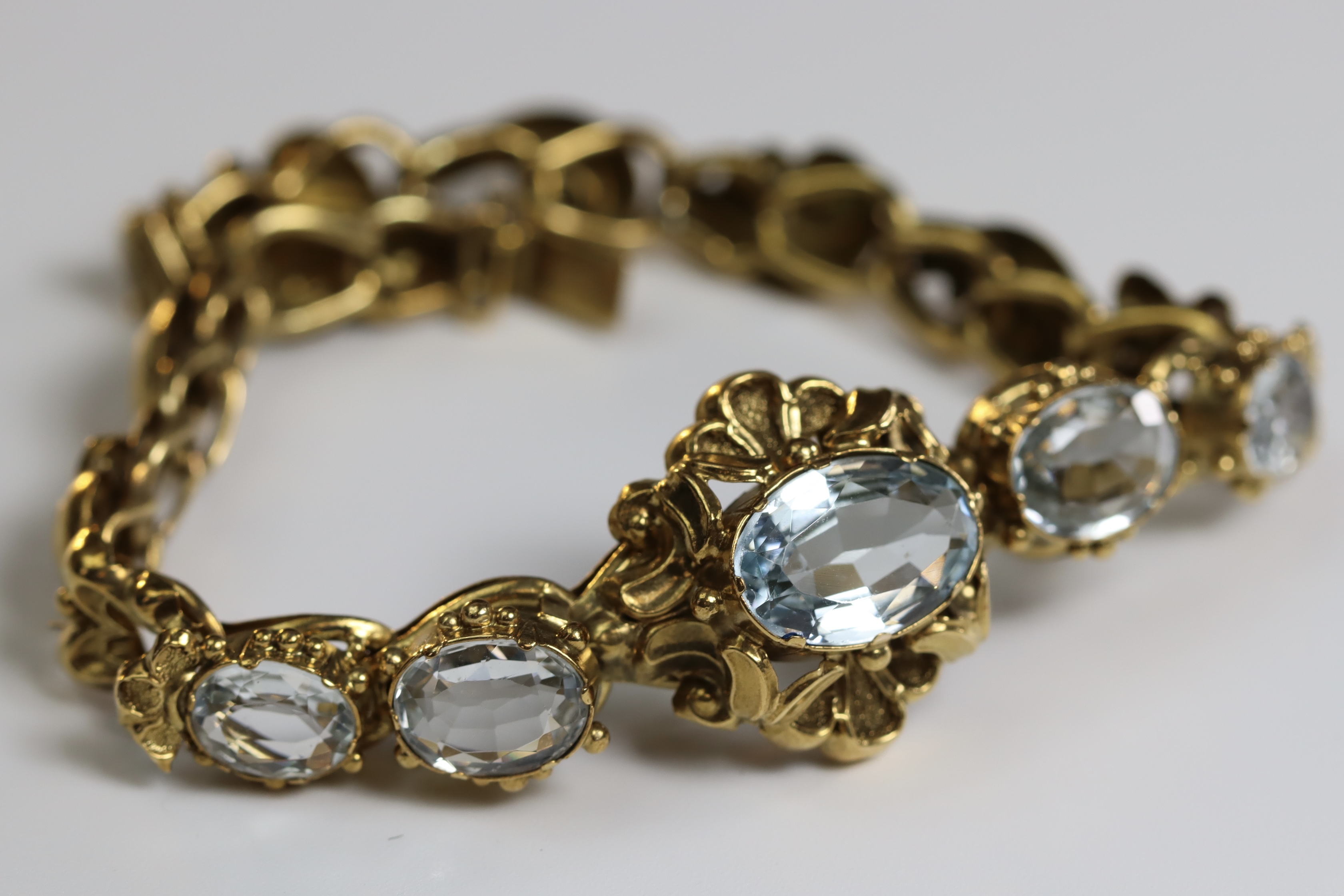 An Antique Aquamarine and 15 ct  Yellow Gold Bracelet, circa 1860, the front set with five graduated - Image 10 of 11