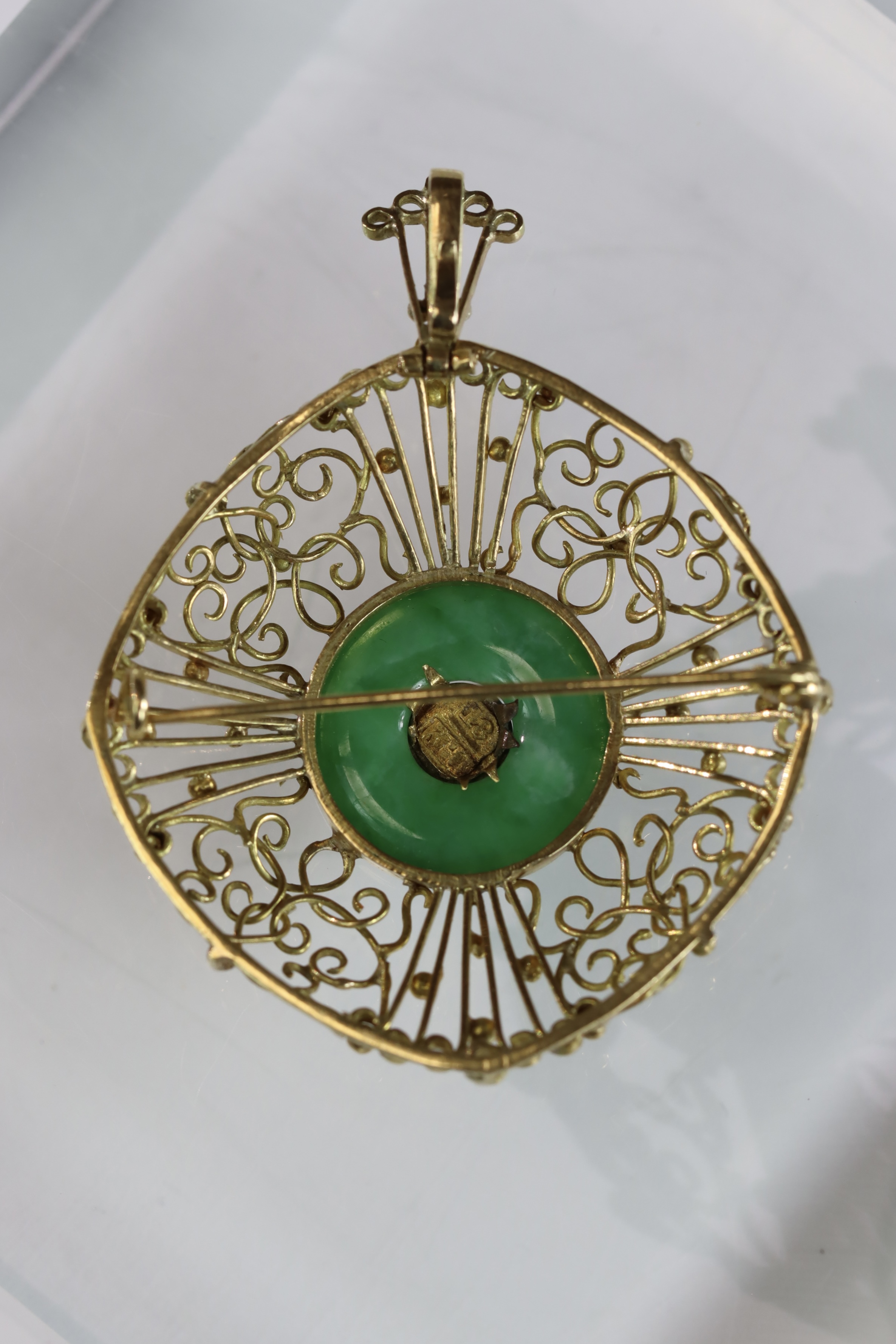 A 1960s Apple Green Jadeite Bi Disc and 18 ct Yellow Gold Pendant/Brooch, in entwined wirework - Image 7 of 14