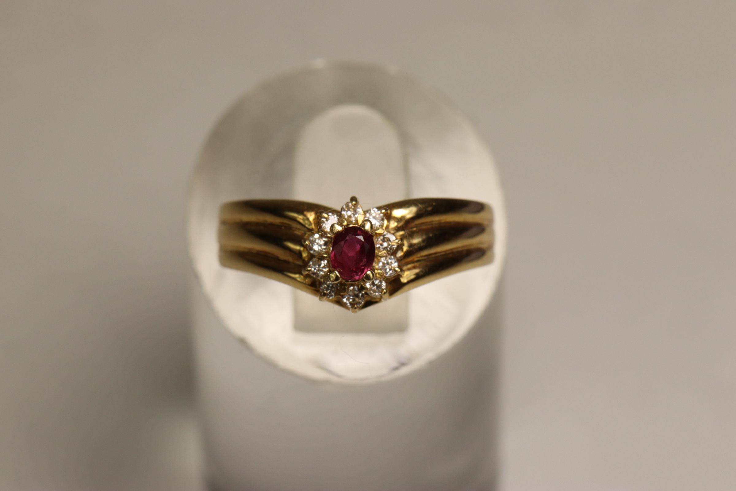 A Small Ruby and Diamond Cluster Ring,  Mounted in 18 ct yellow gold 3.07g, size M-N - Image 6 of 6
