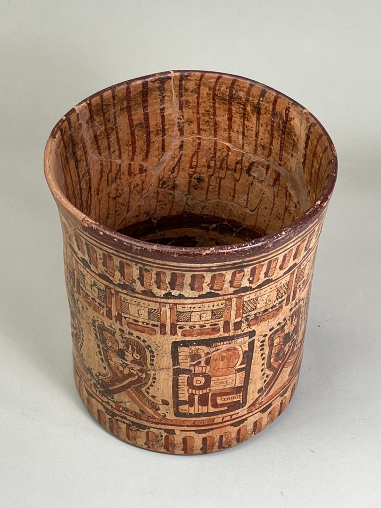 A Mayan Classic Period large vessel. Honduras ca. 250-900 AD.The very rare vessel decorated with six - Image 4 of 14