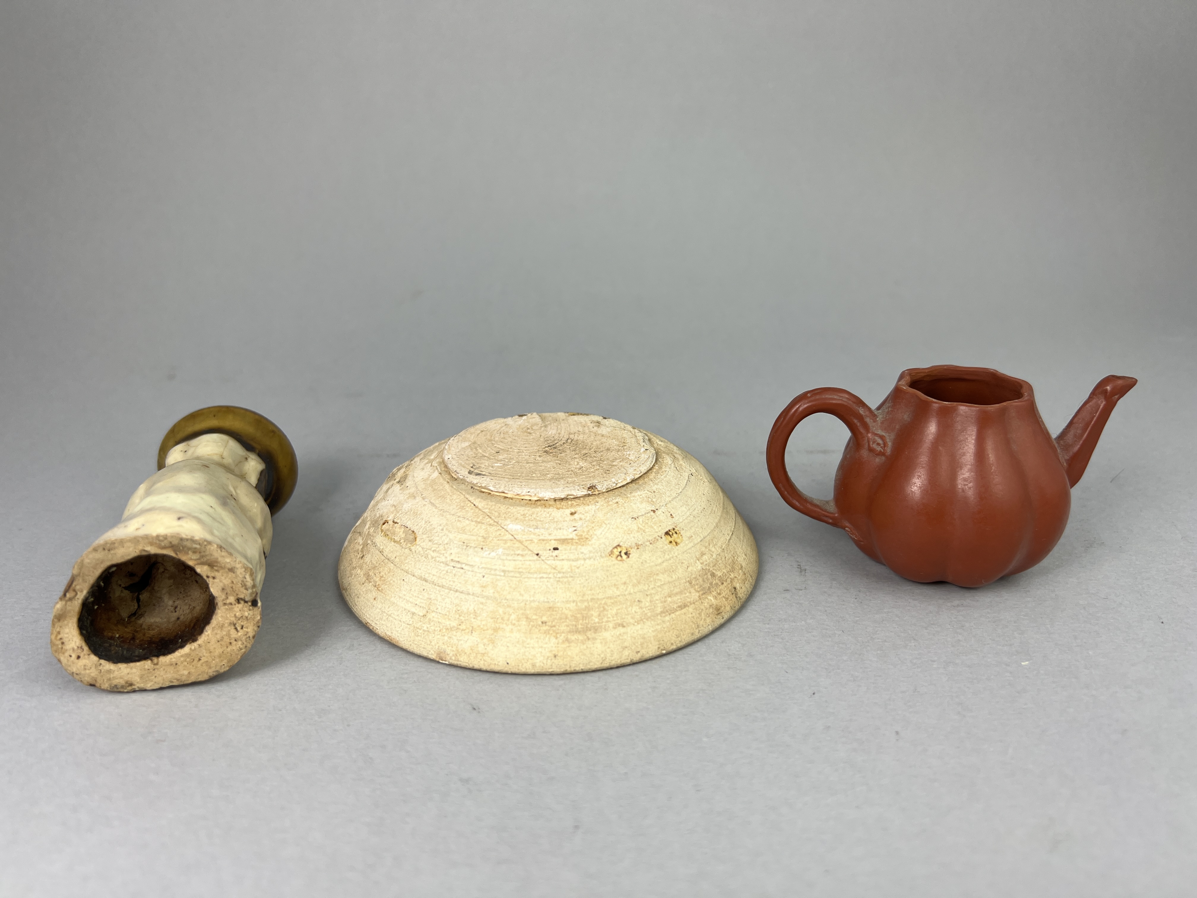 Three Ceramic Pieces, 19th century and earliercomprising a miniature Yixing teapot, an amber - Image 6 of 6