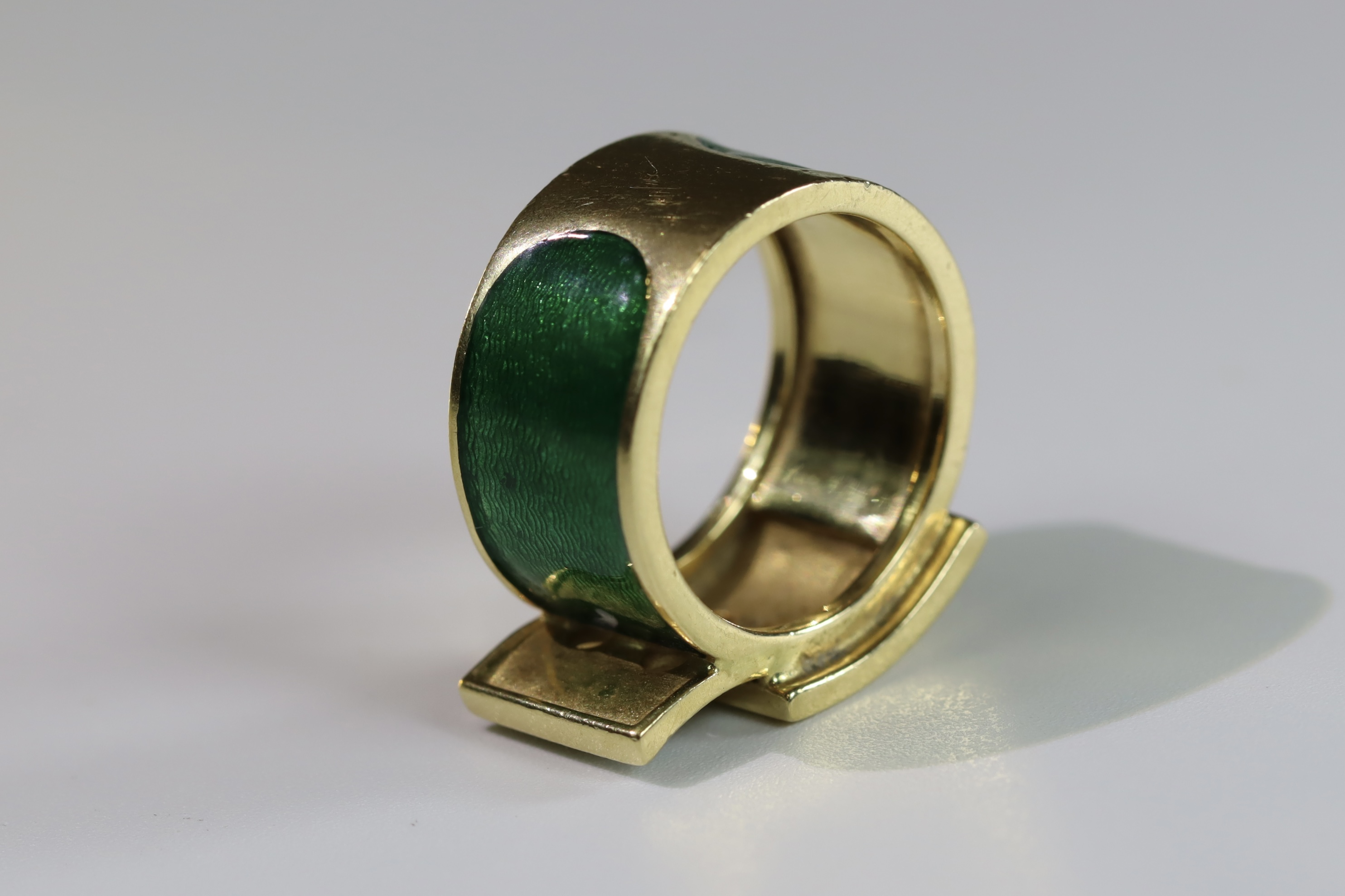 A Green Enamel and 18k Gold Ring, by Kutchinsky, in good condition, size L dated 1968 size L - Image 2 of 10