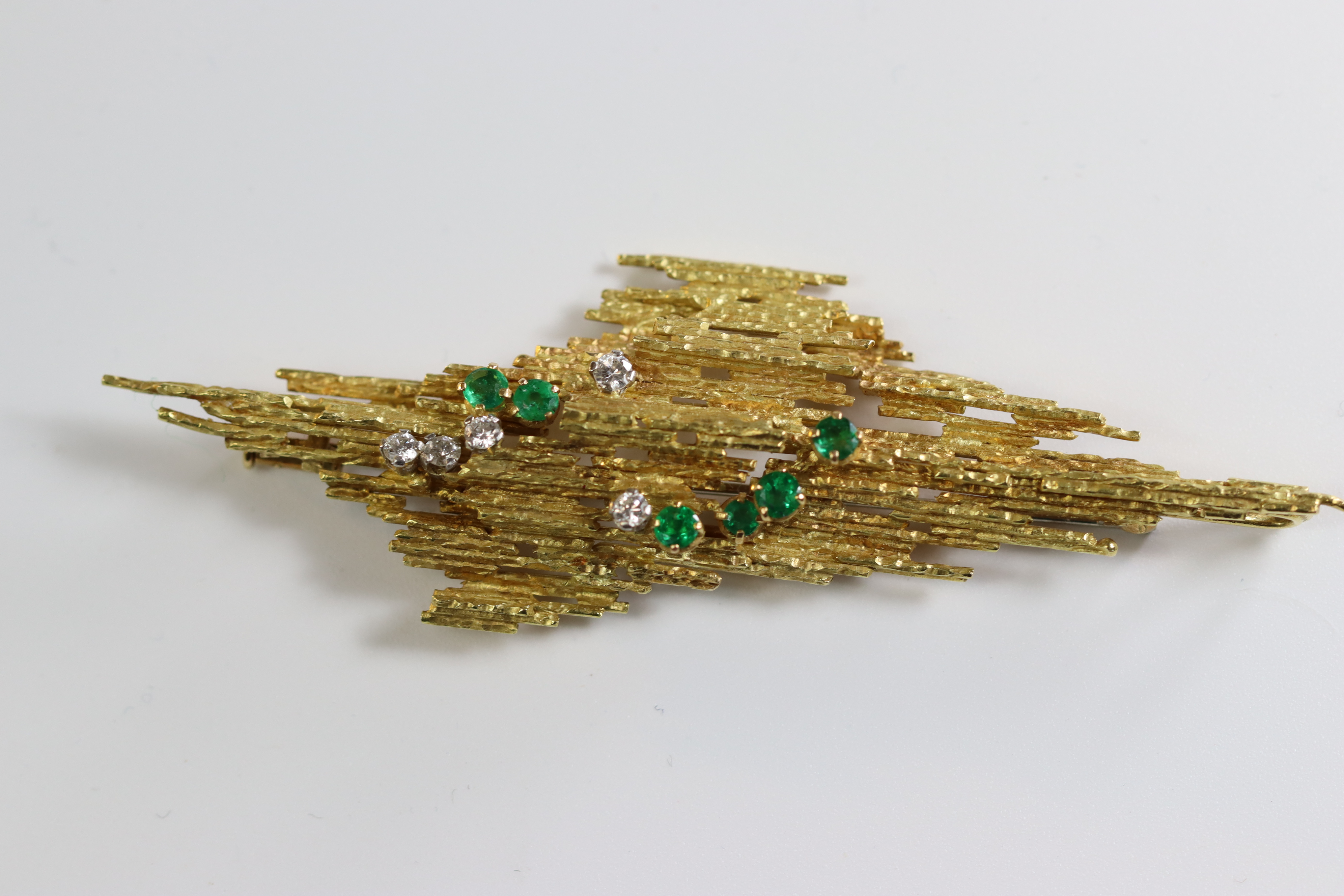 Andrew Grima, An 18 Ct Gold and Emerald Pendant Brooch, dated with n 1968 - Image 2 of 10