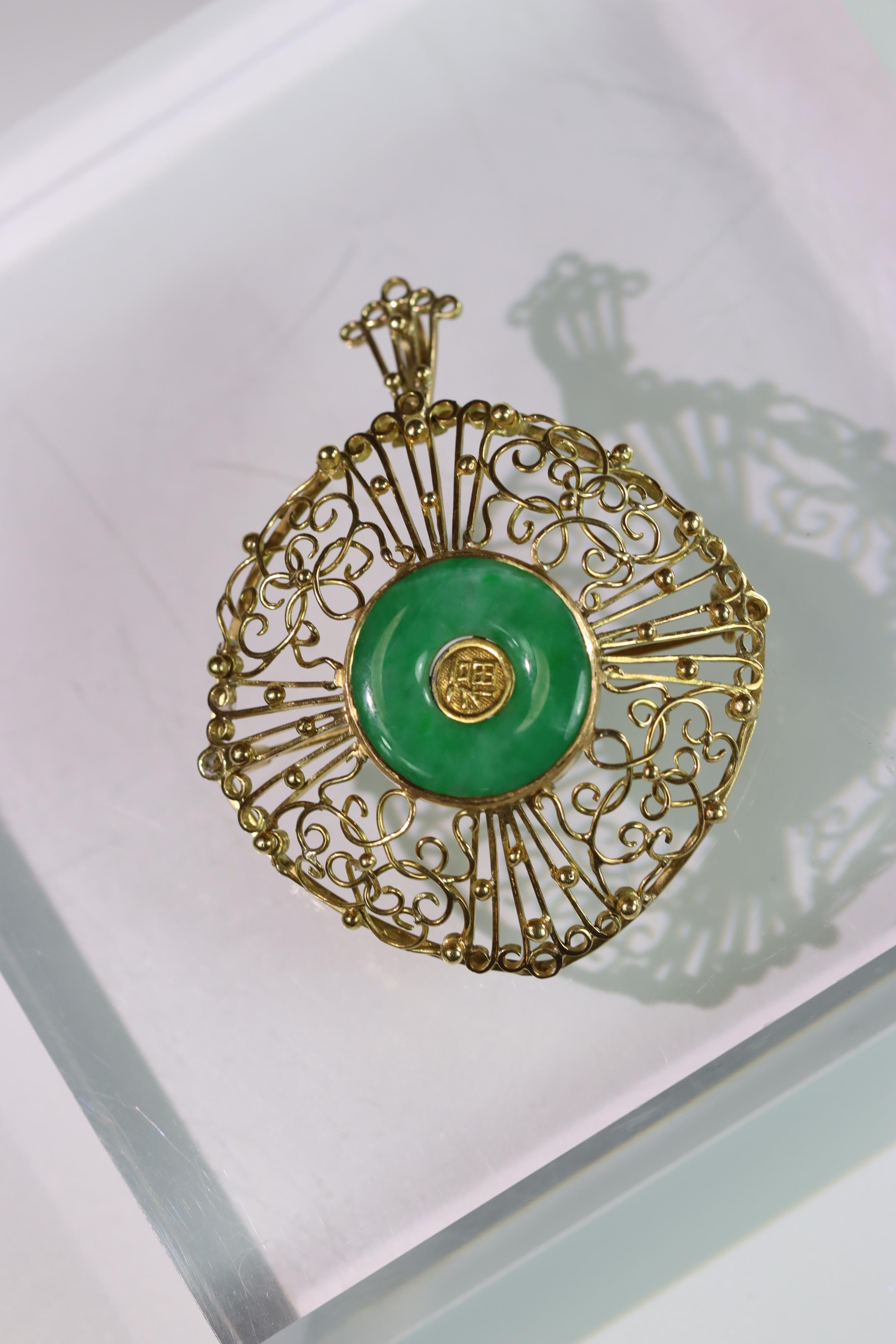 A 1960s Apple Green Jadeite Bi Disc and 18 ct Yellow Gold Pendant/Brooch, in entwined wirework - Image 3 of 14