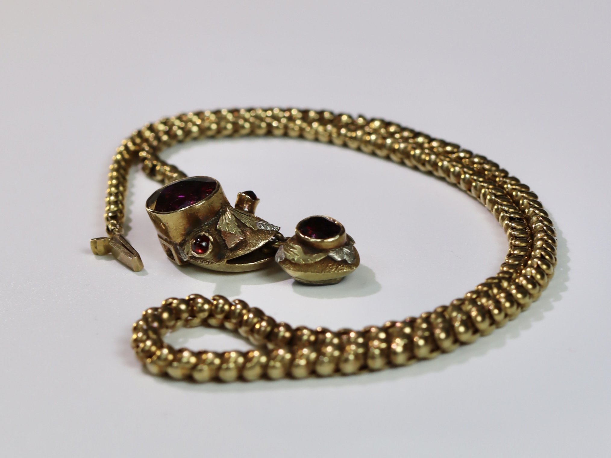 An Antique Cabochon Garnet and Gold Snake Necklace, circa 1860, the head formed from a cabochon - Bild 5 aus 11