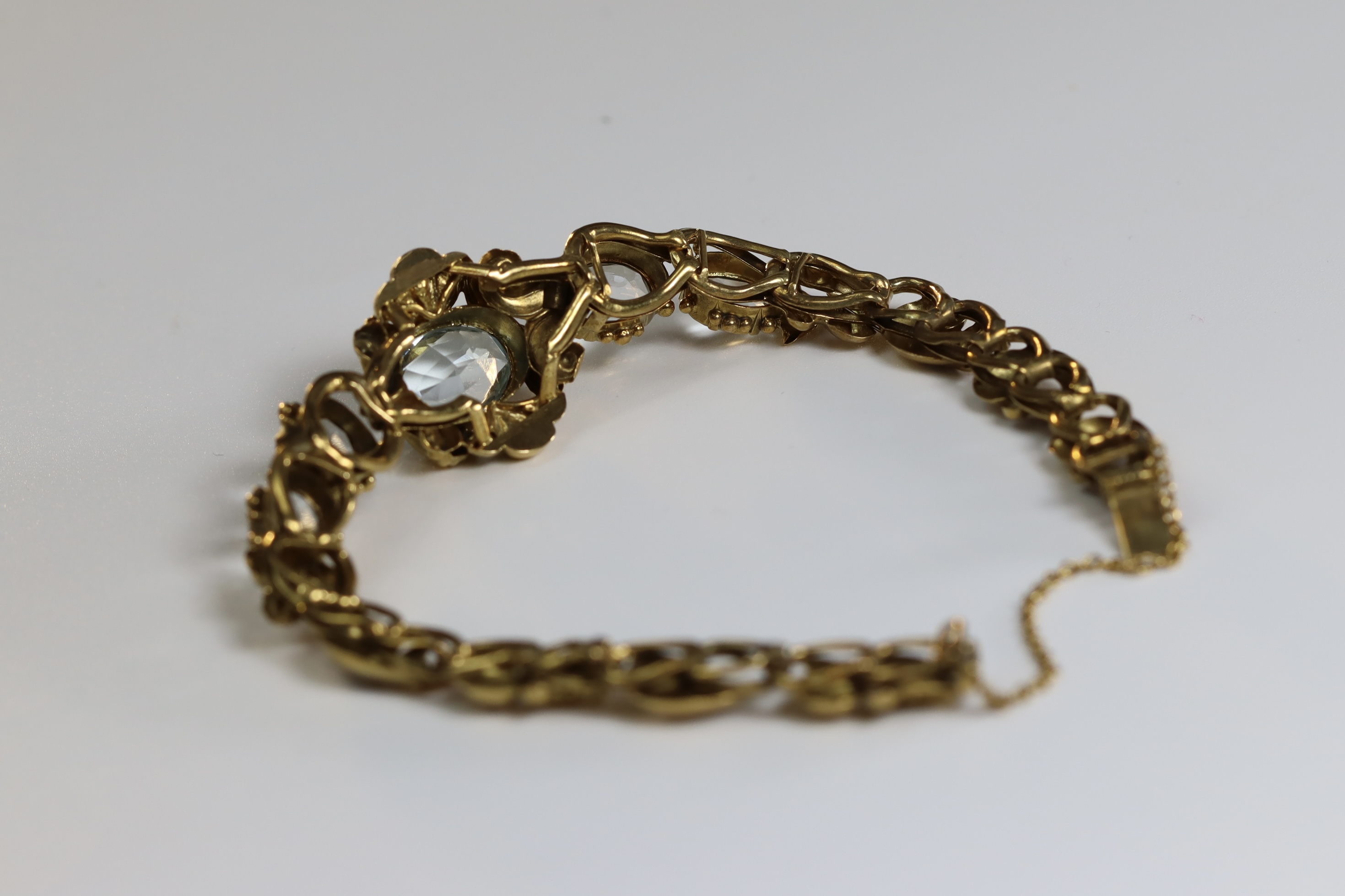 An Antique Aquamarine and 15 ct  Yellow Gold Bracelet, circa 1860, the front set with five graduated - Image 9 of 11