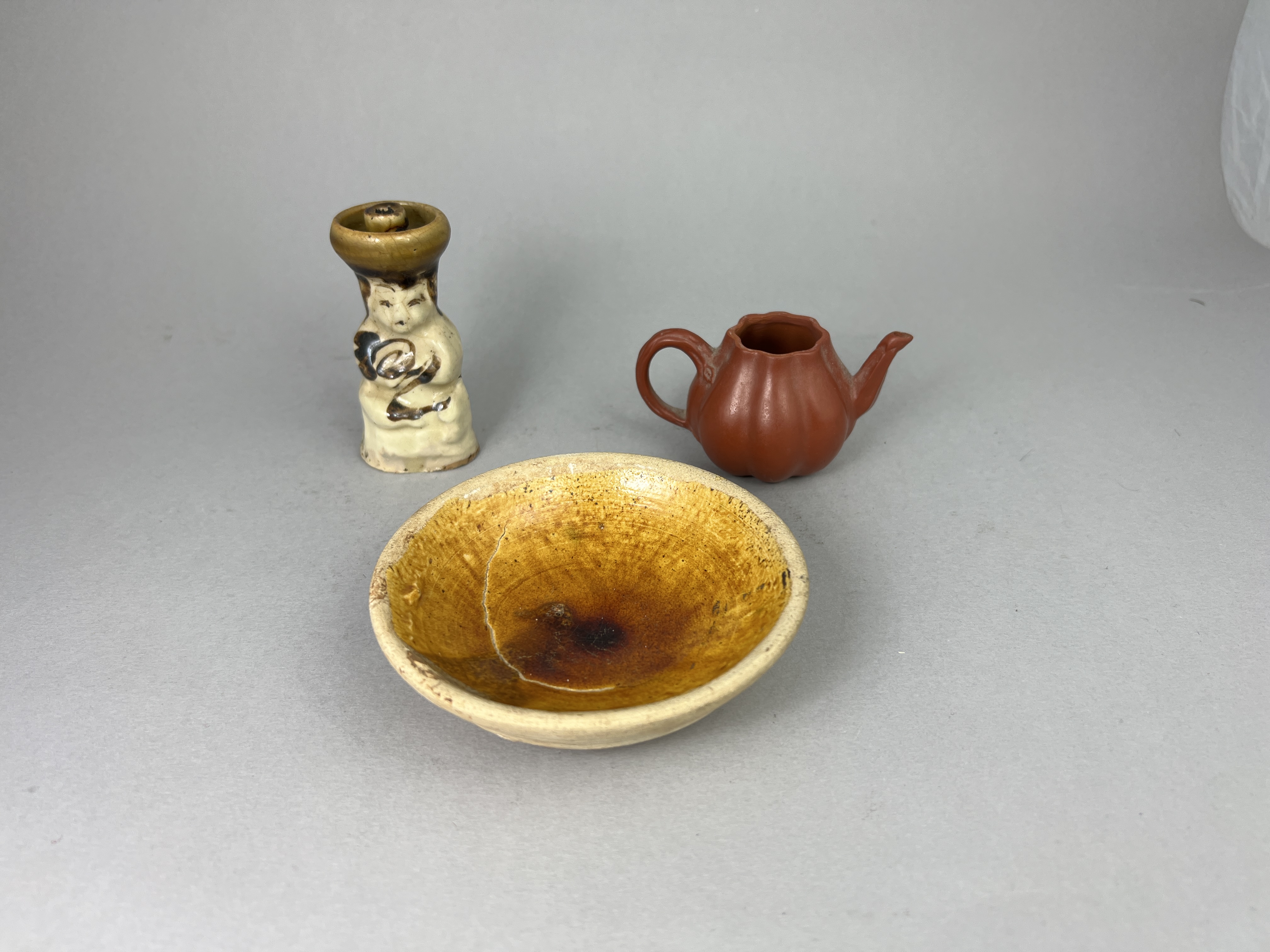 Three Ceramic Pieces, 19th century and earliercomprising a miniature Yixing teapot, an amber - Image 2 of 6