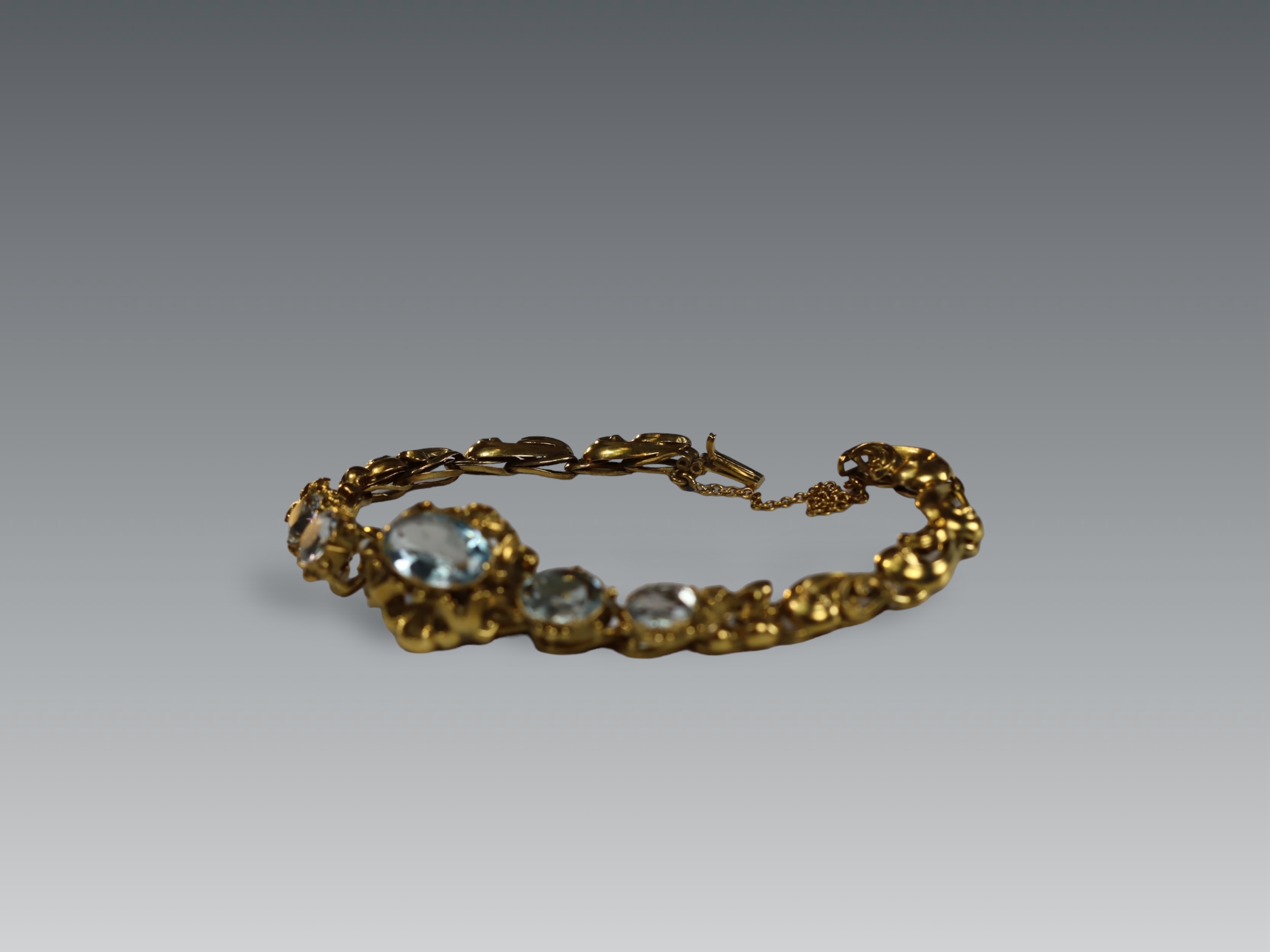 An Antique Aquamarine and 15 ct  Yellow Gold Bracelet, circa 1860, the front set with five graduated