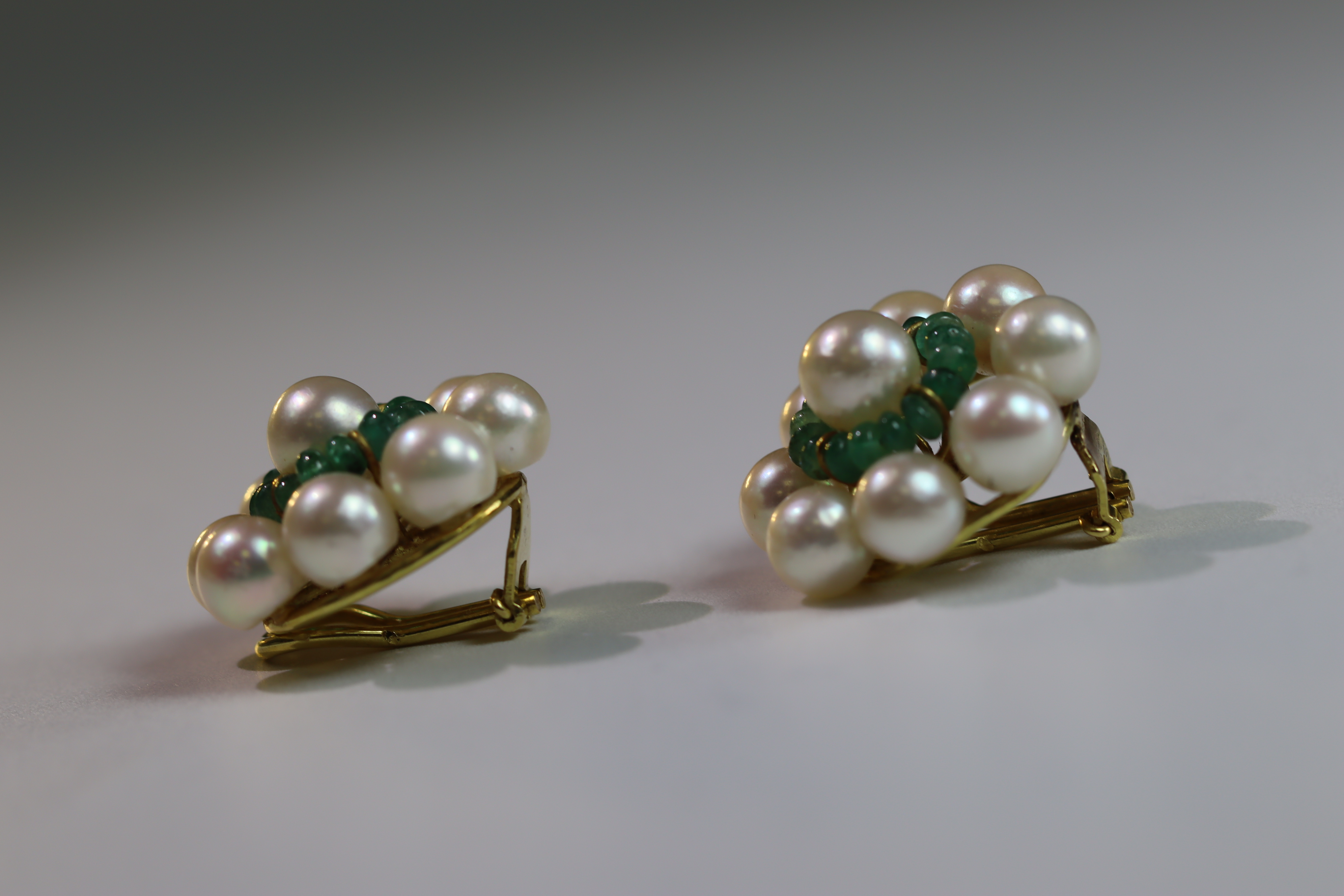 A Pair of Cultured Pearl and Emerald Circular Cluster Earrings each set with a 7.9mm cultured - Image 5 of 13