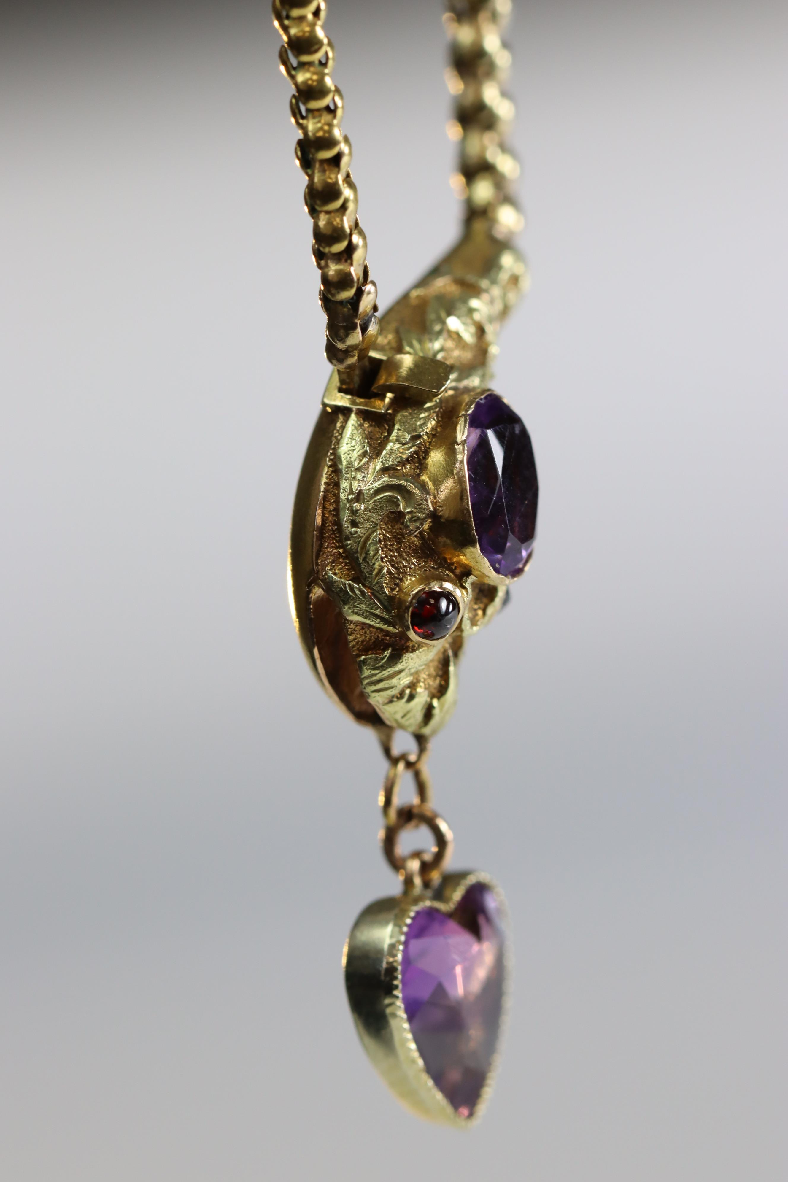 An Antique Gold and Amethyst Snake Necklace, circa1860,the head set with an oval shaped millgrain - Bild 10 aus 13