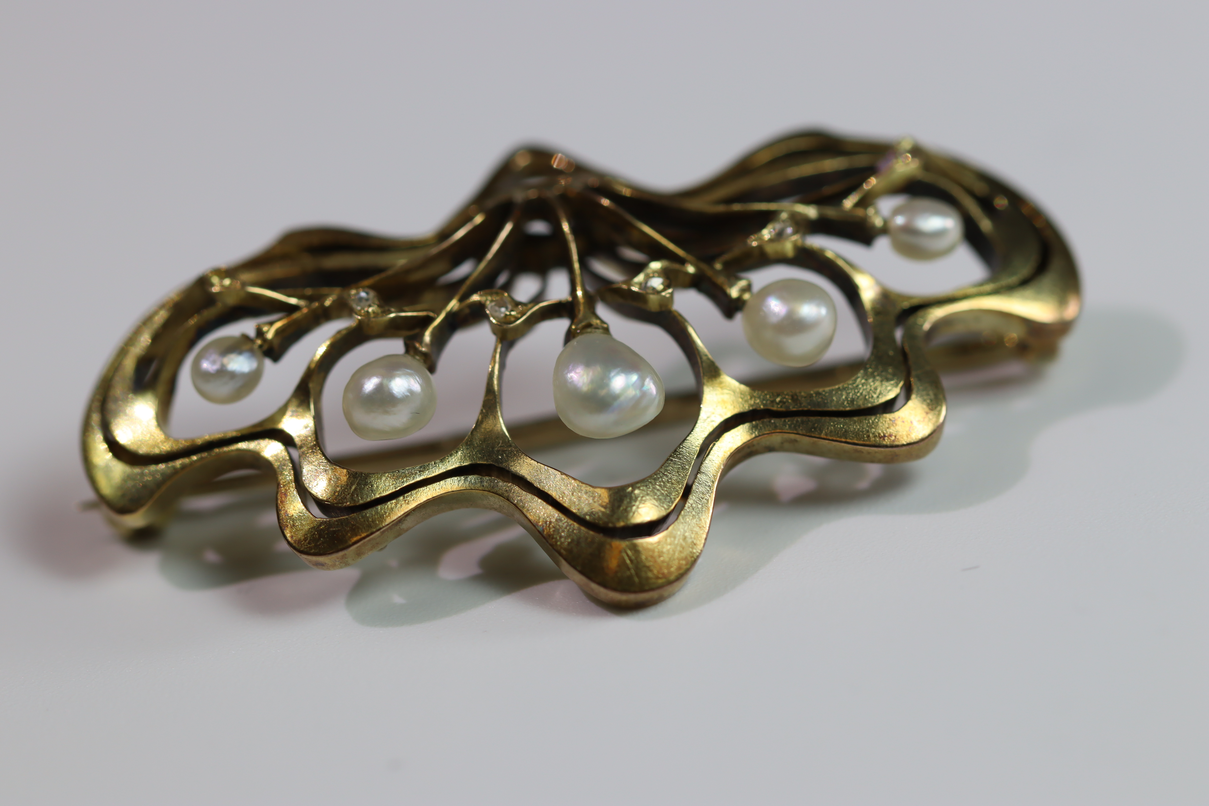 A Natural Pearl and Yellow Gold Brooch, circa 1910 of Art Nouveau style set with five graduated - Image 8 of 11