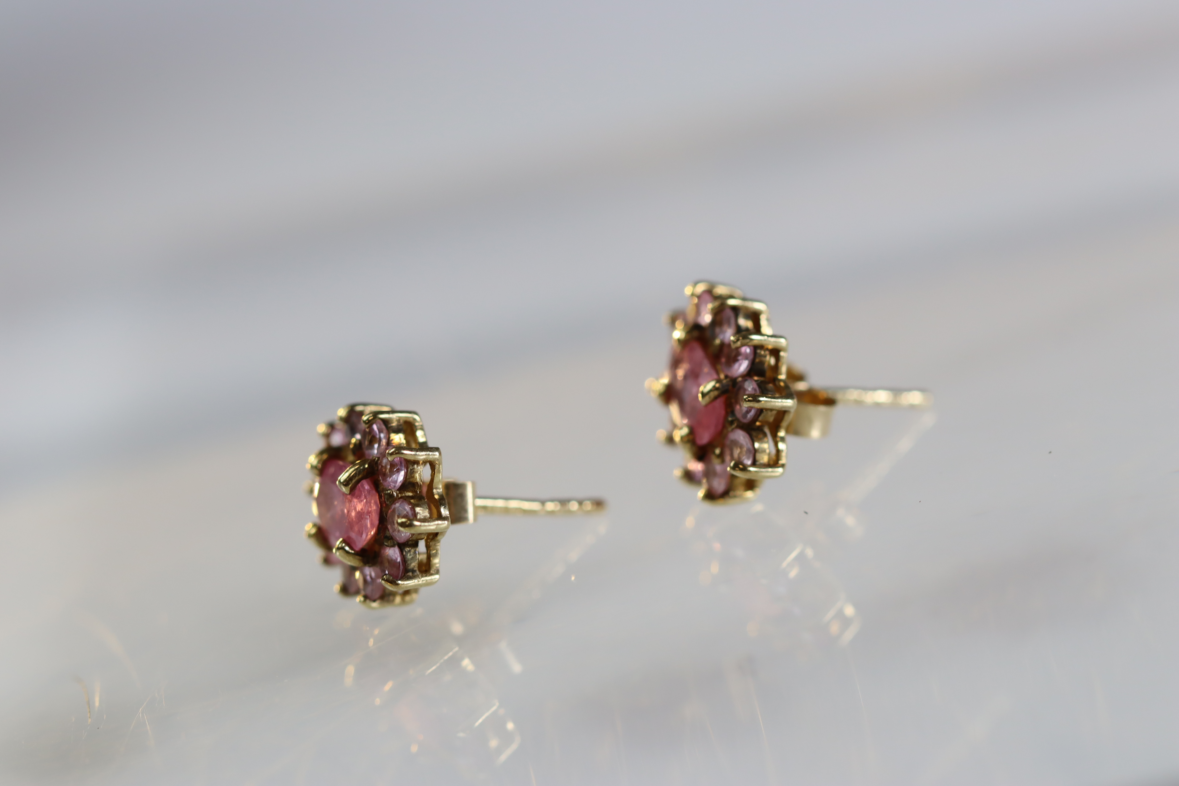 A Pair of Pink Sapphire Cluster Earrings A Pair of Pink Sapphire Cluster Earrings, mounted in yellow - Image 5 of 10