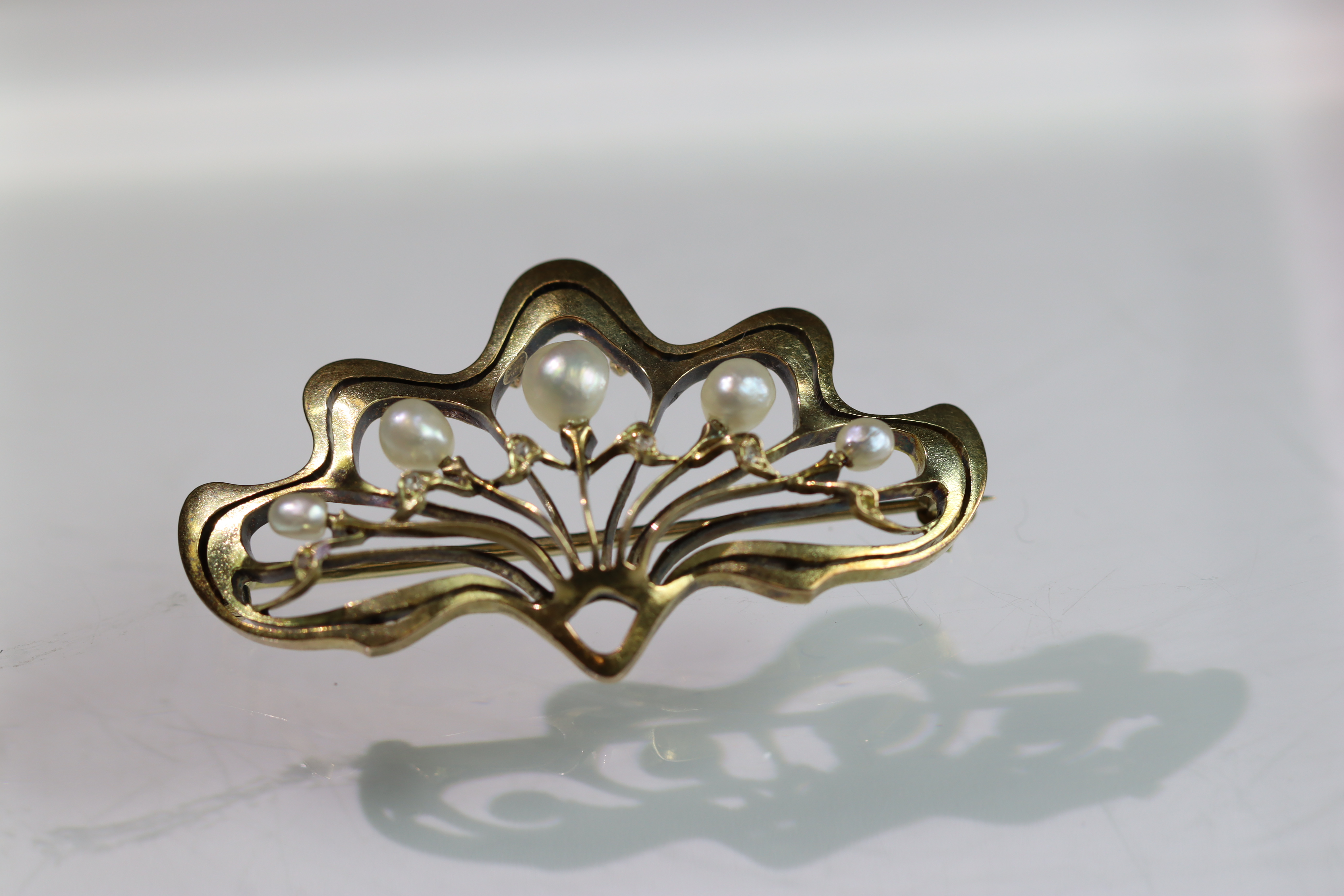 A Natural Pearl and Yellow Gold Brooch, circa 1910 of Art Nouveau style set with five graduated - Image 2 of 11