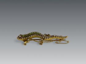 An Antique Demantoid Garnet,Split Pearl and 18 ct Yellow Gold Lizard Brooch, circa 1890, the body