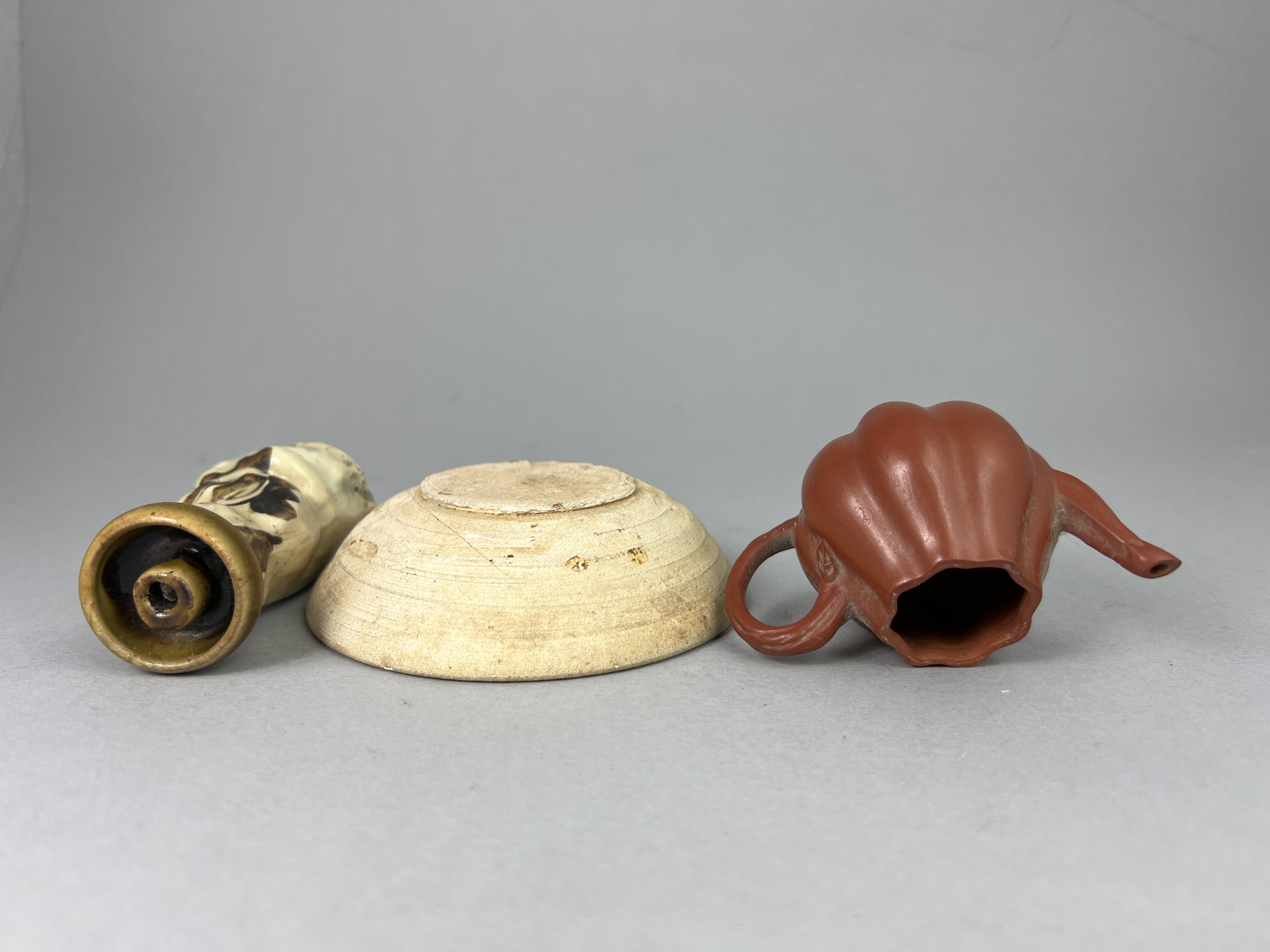 Three Ceramic Pieces, 19th century and earliercomprising a miniature Yixing teapot, an amber - Image 5 of 6