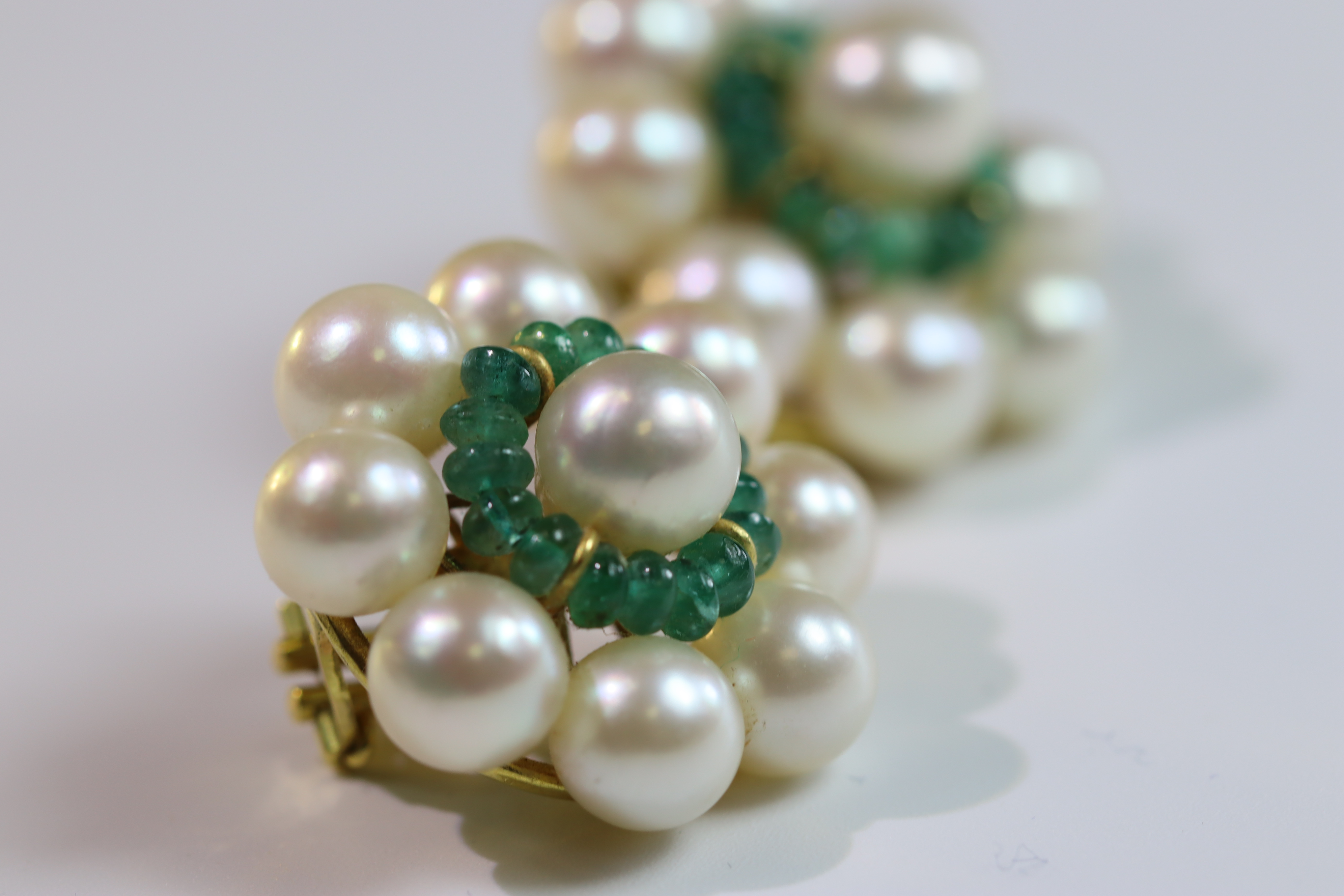 A Pair of Cultured Pearl and Emerald Circular Cluster Earrings each set with a 7.9mm cultured - Image 6 of 13