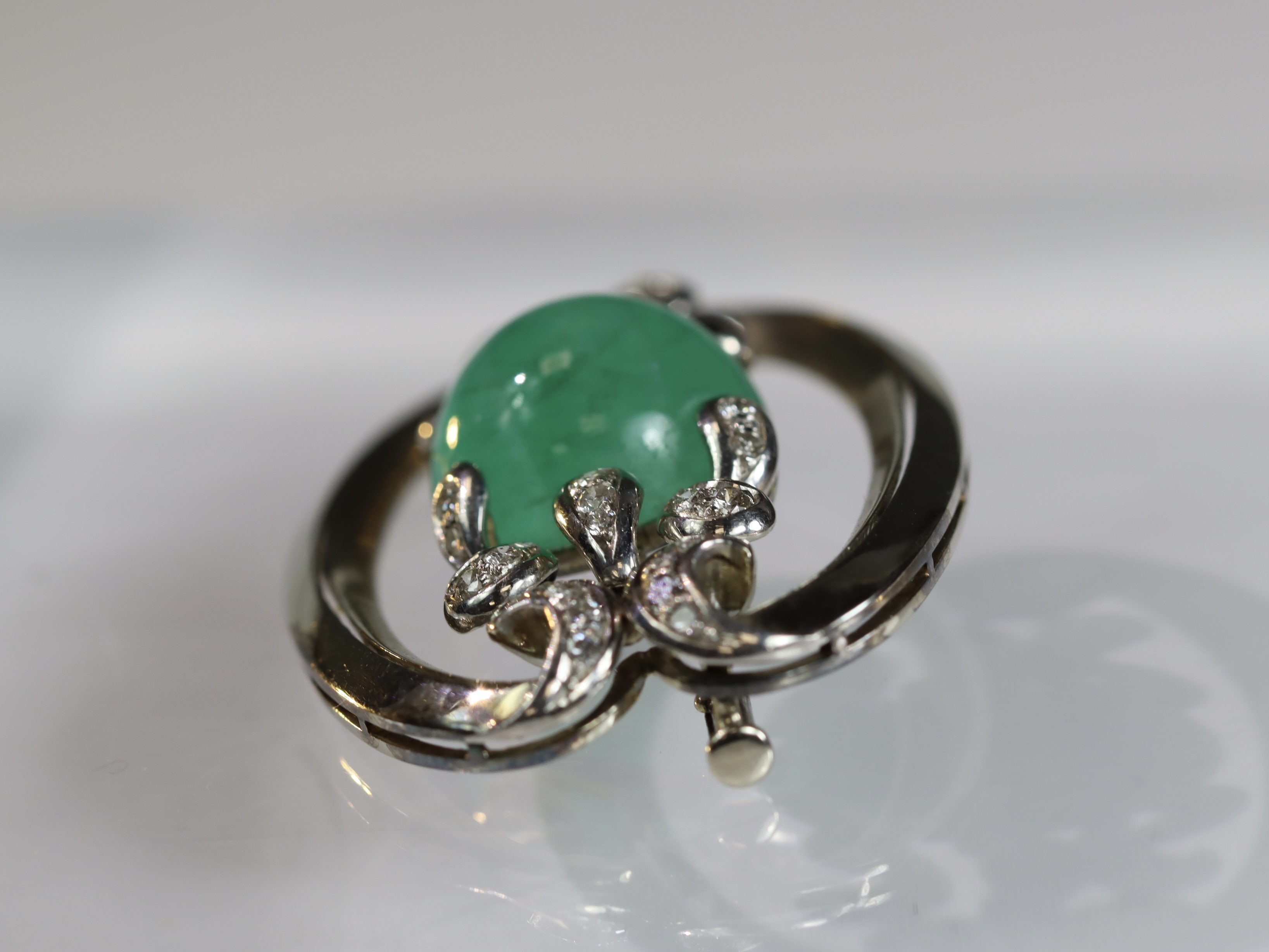 An Impressive 1940s Cabochon Emerald Diamond Brooch, set to the centre with a circular cabochon - Image 8 of 12