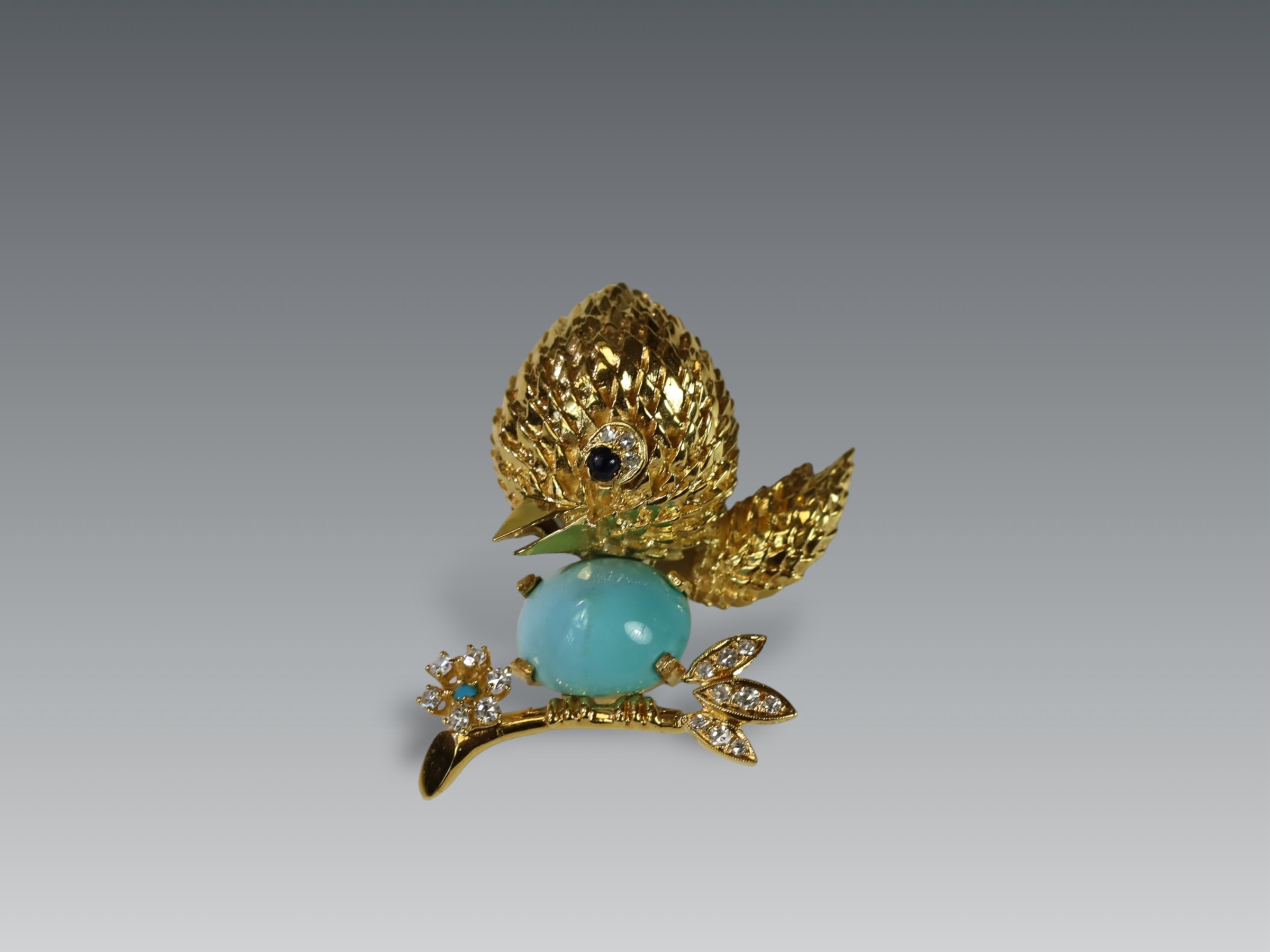 An Unusual Cheeky Bird 18 ct gold Brooch, the body formed from a cabochon turquoise with diamond set