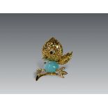 An Unusual Cheeky Bird 18 ct gold Brooch, the body formed from a cabochon turquoise with diamond set