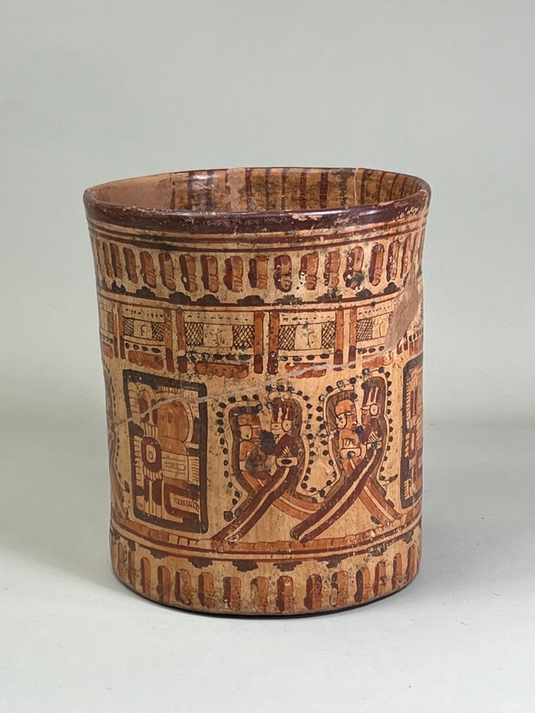 A Mayan Classic Period large vessel. Honduras ca. 250-900 AD.The very rare vessel decorated with six - Image 2 of 14