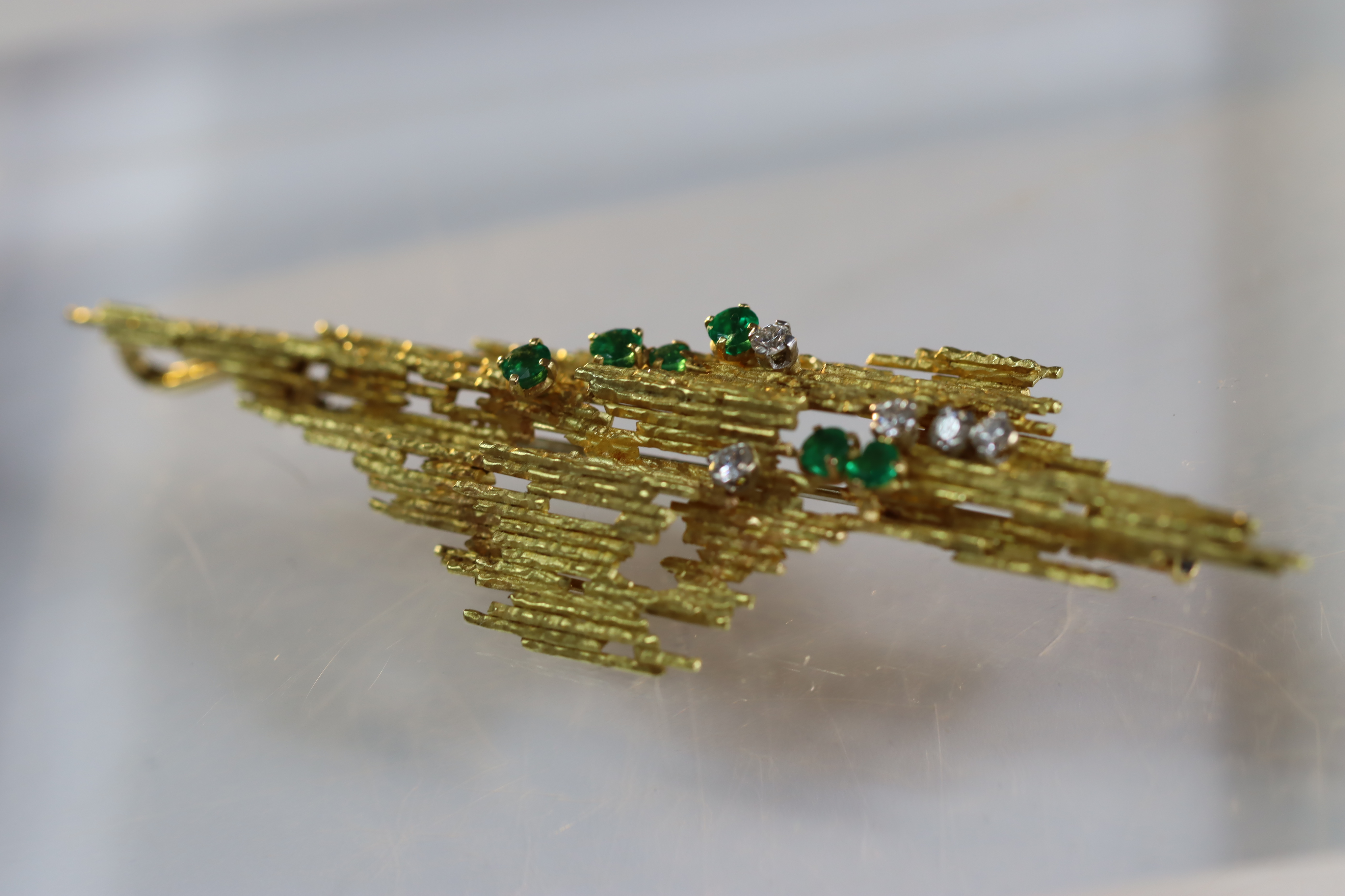 Andrew Grima, An 18 Ct Gold and Emerald Pendant Brooch, dated with n 1968 - Image 9 of 10