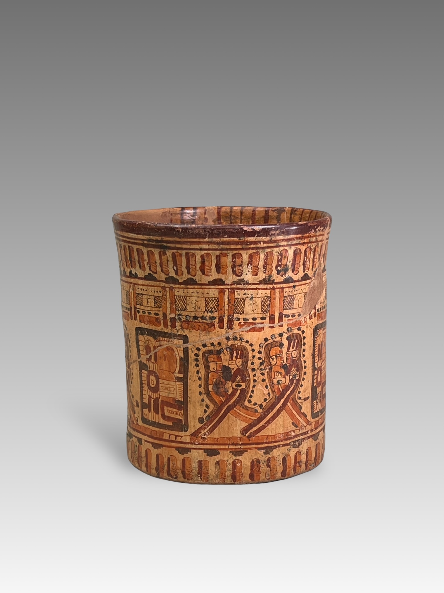 A Mayan Classic Period large vessel. Honduras ca. 250-900 AD.The very rare vessel decorated with six