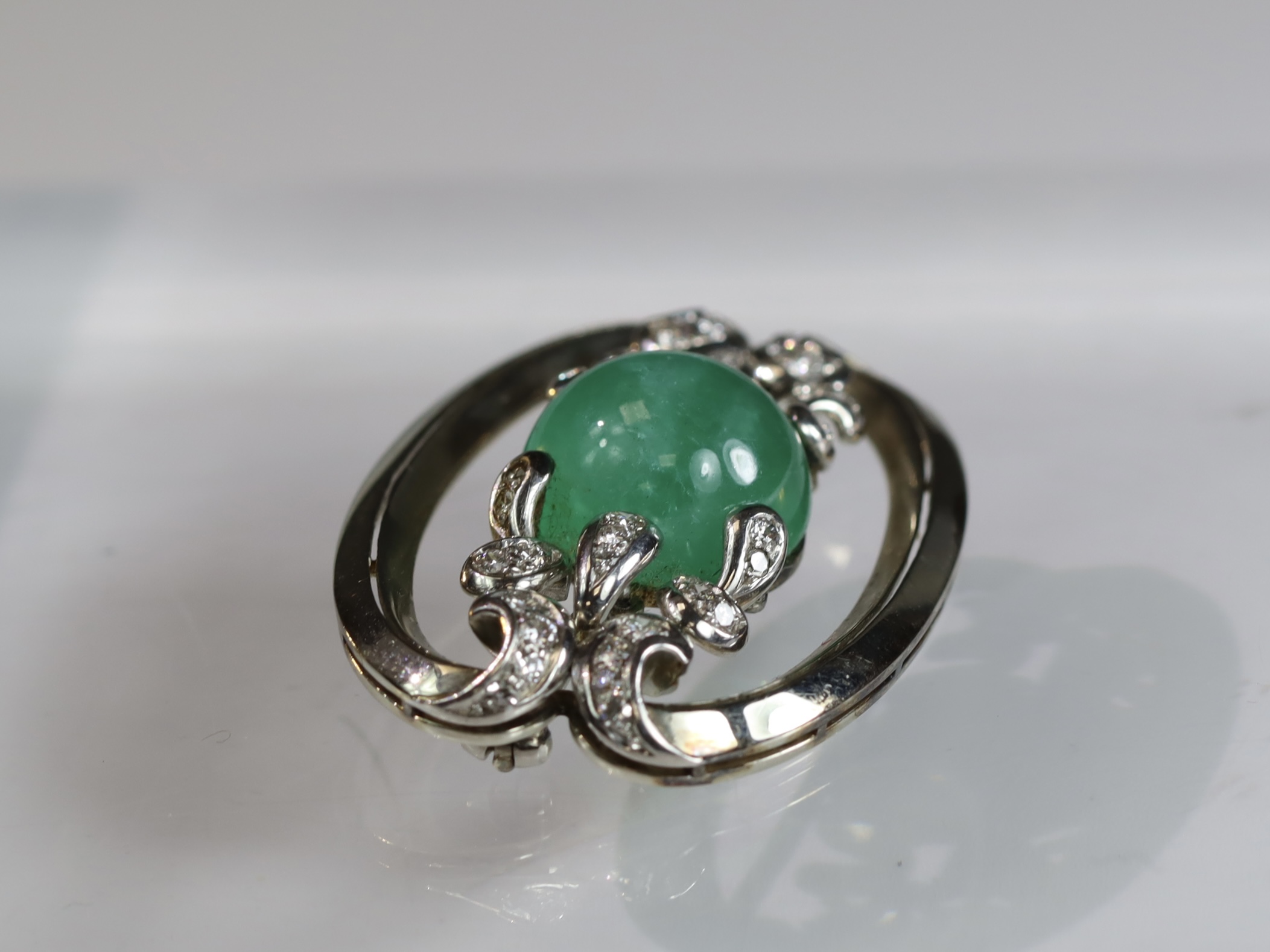 An Impressive 1940s Cabochon Emerald Diamond Brooch, set to the centre with a circular cabochon - Image 6 of 12