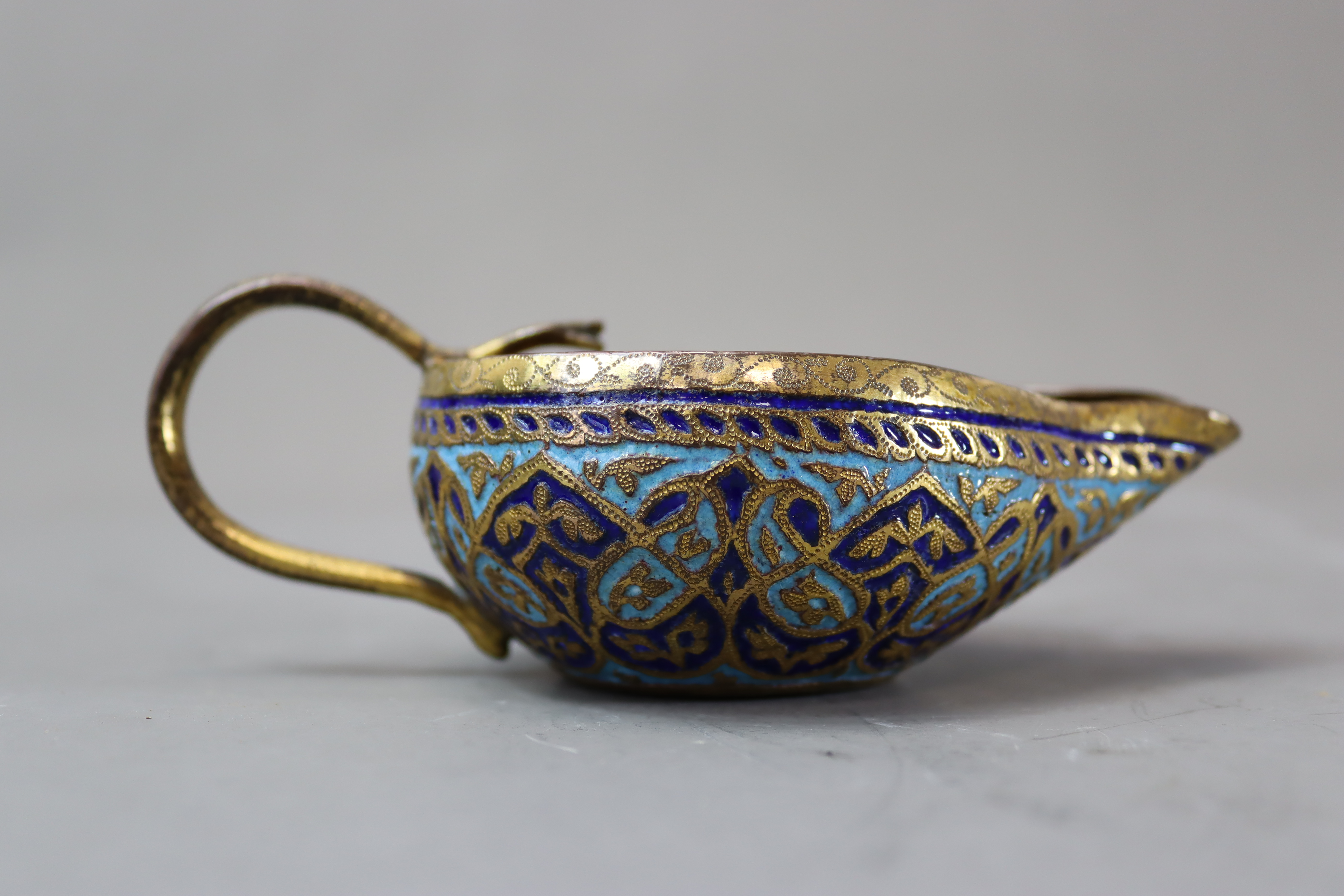An Enamelled Gilt Copper Pourer, Kashmir,.c.1900 - Bild 4 aus 7