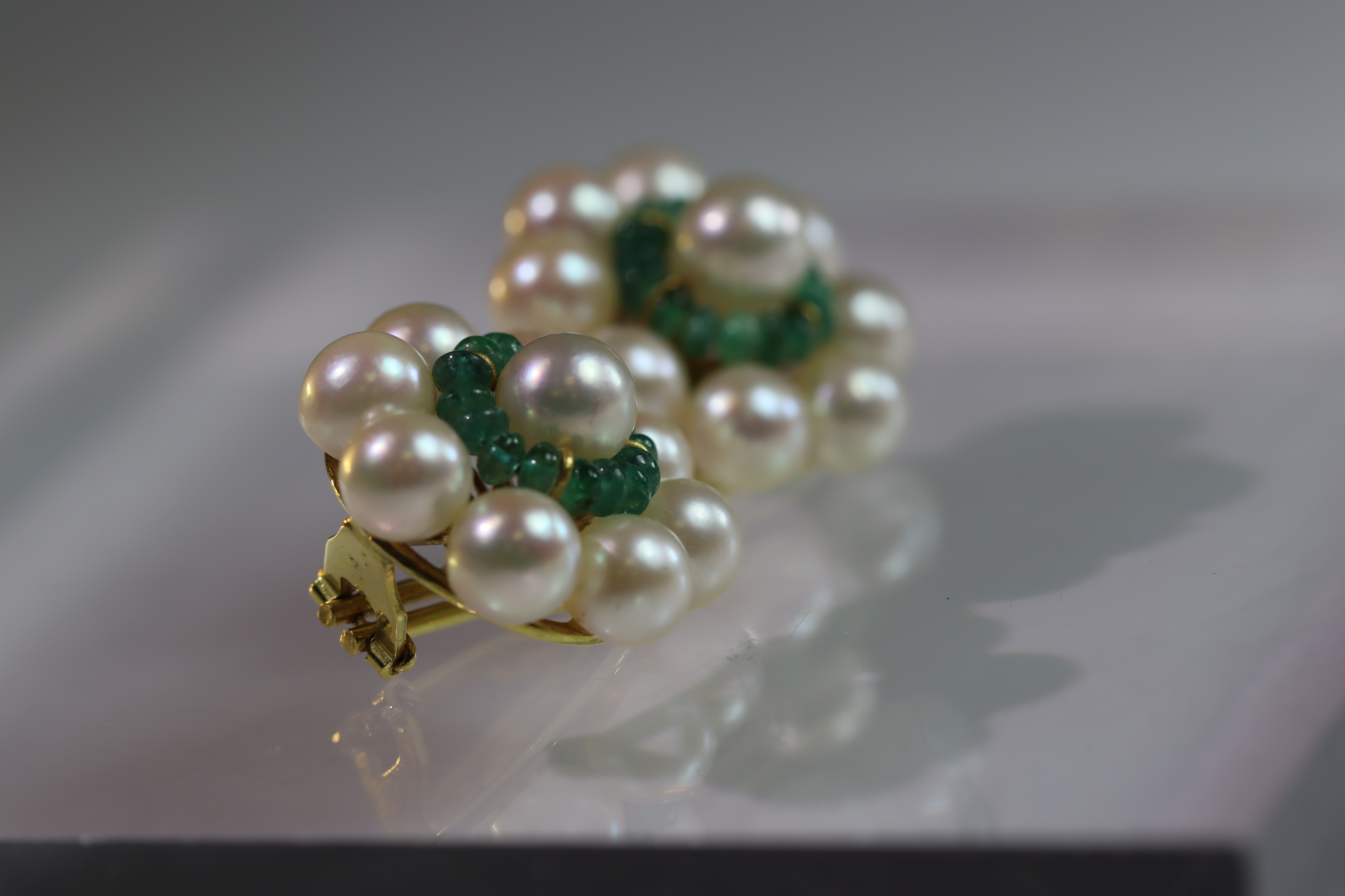 A Pair of Cultured Pearl and Emerald Circular Cluster Earrings each set with a 7.9mm cultured - Image 7 of 13