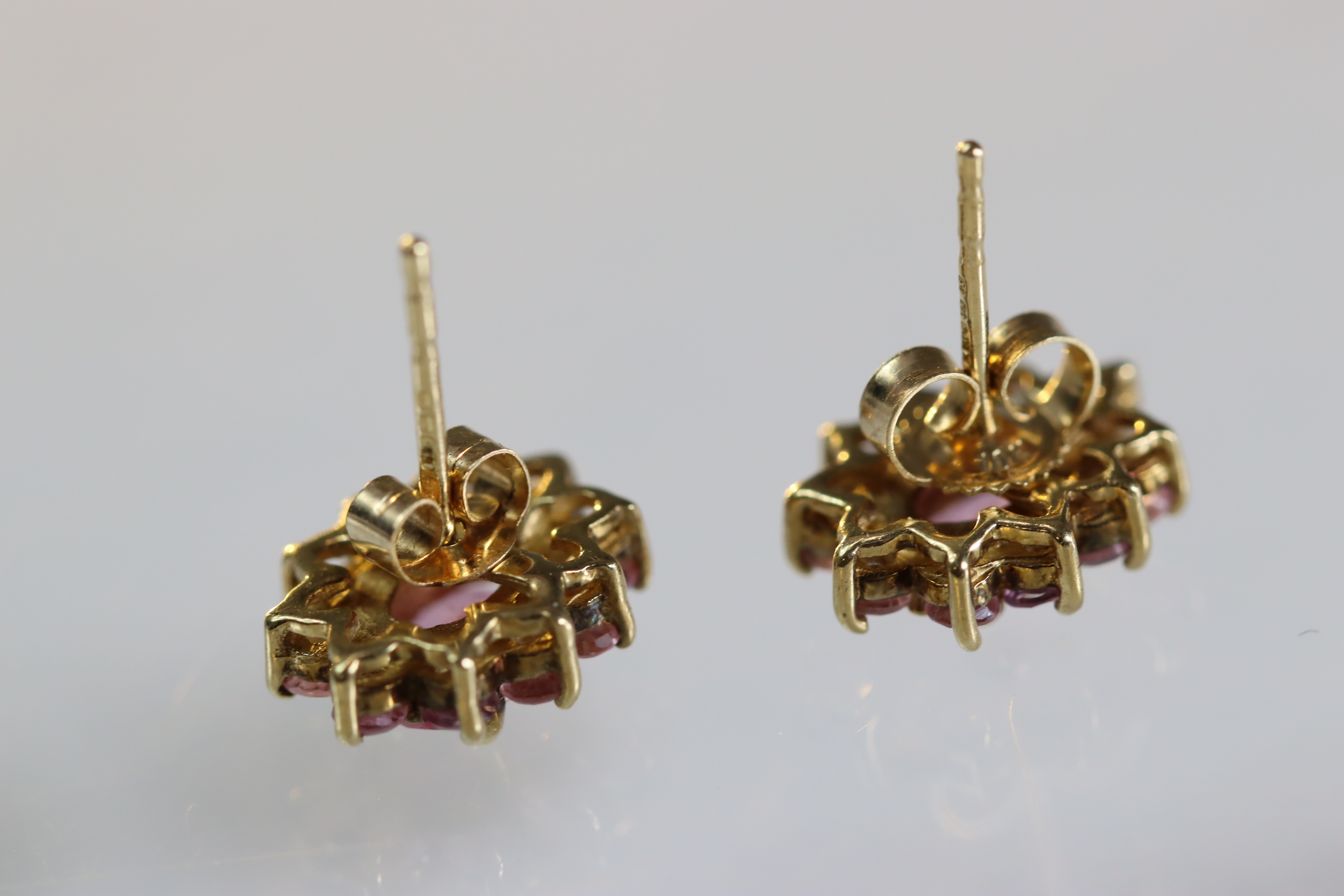 A Pair of Pink Sapphire Cluster Earrings A Pair of Pink Sapphire Cluster Earrings, mounted in yellow - Image 10 of 10