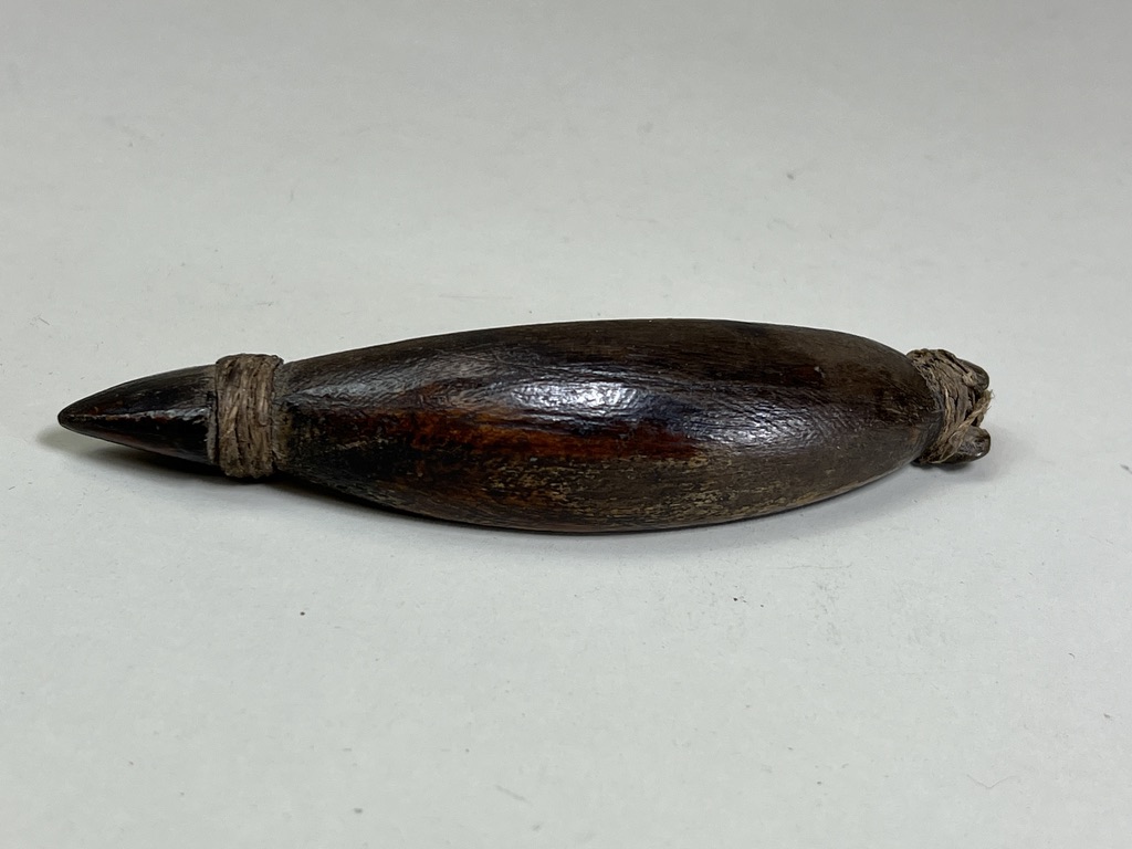 A Large Maori Fish Hook. New Zealand. Ca. 19th century.A good Maori fish lure made with wood, - Image 6 of 11