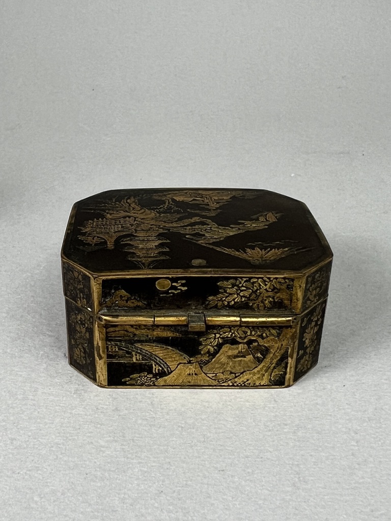 A Japanese Inlaid Metal Snuffbox, Meiji periodA Japanese inlaid metal Snuffbox and hinged Cover,